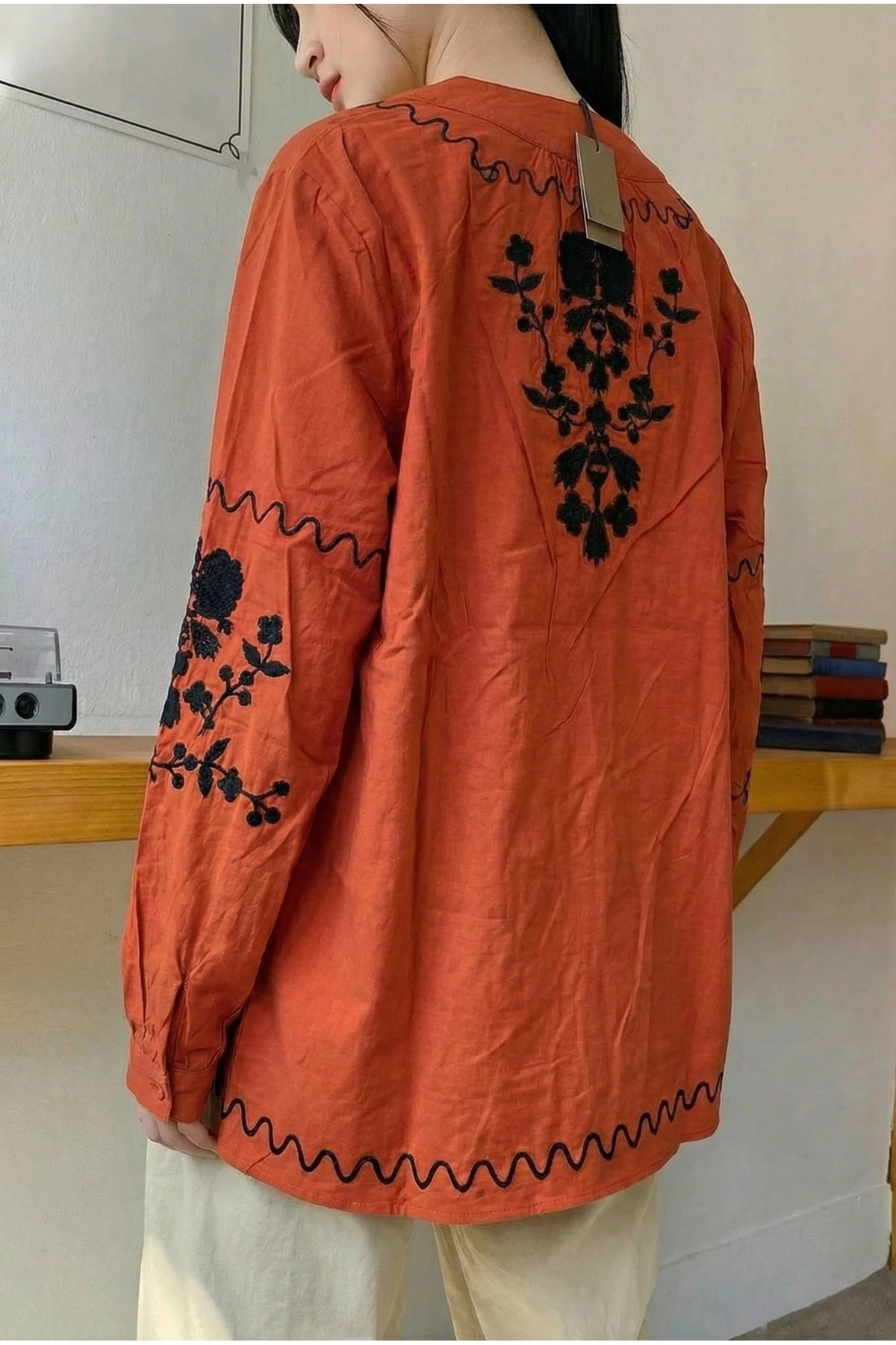 FEMELLE  Kadın V Yaka Püsküllü Nakış İşlemeli Otantik Bluz - Görsel 2
