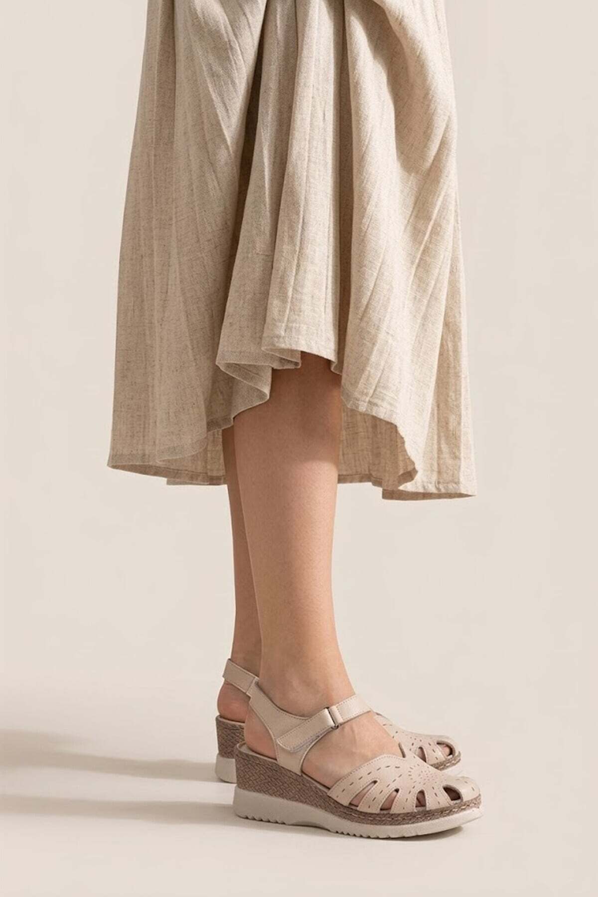 Elite ASIRM2613 Women's Genuine Leather Padding Heel Sandals Beige