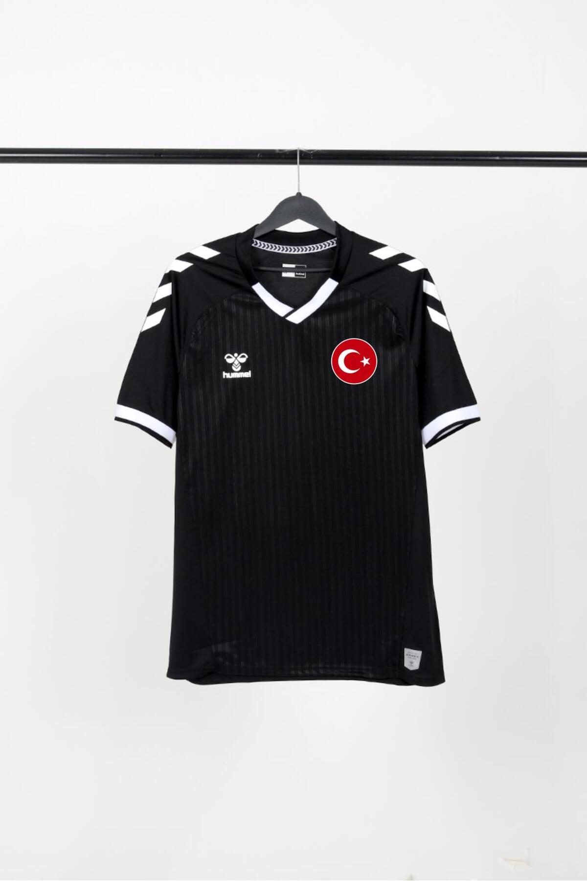 پیراهن سریع تیم ملی مشکی هامل لباس فوتبال hummel