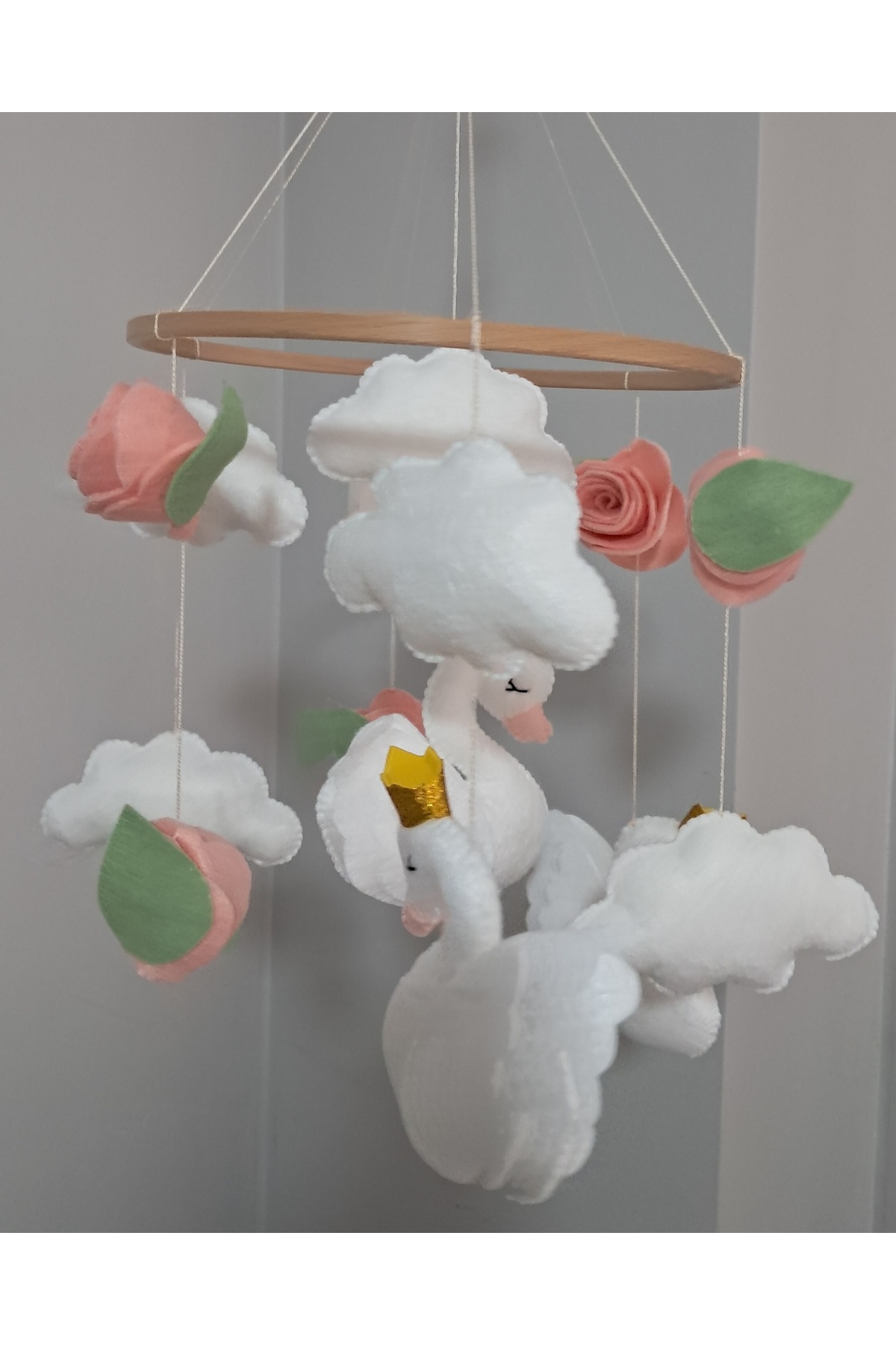 Duygunun Keçe Tasarımı Kuğulu bebek beşik dönence müzikli fotoğrafı 2 (önizleme)