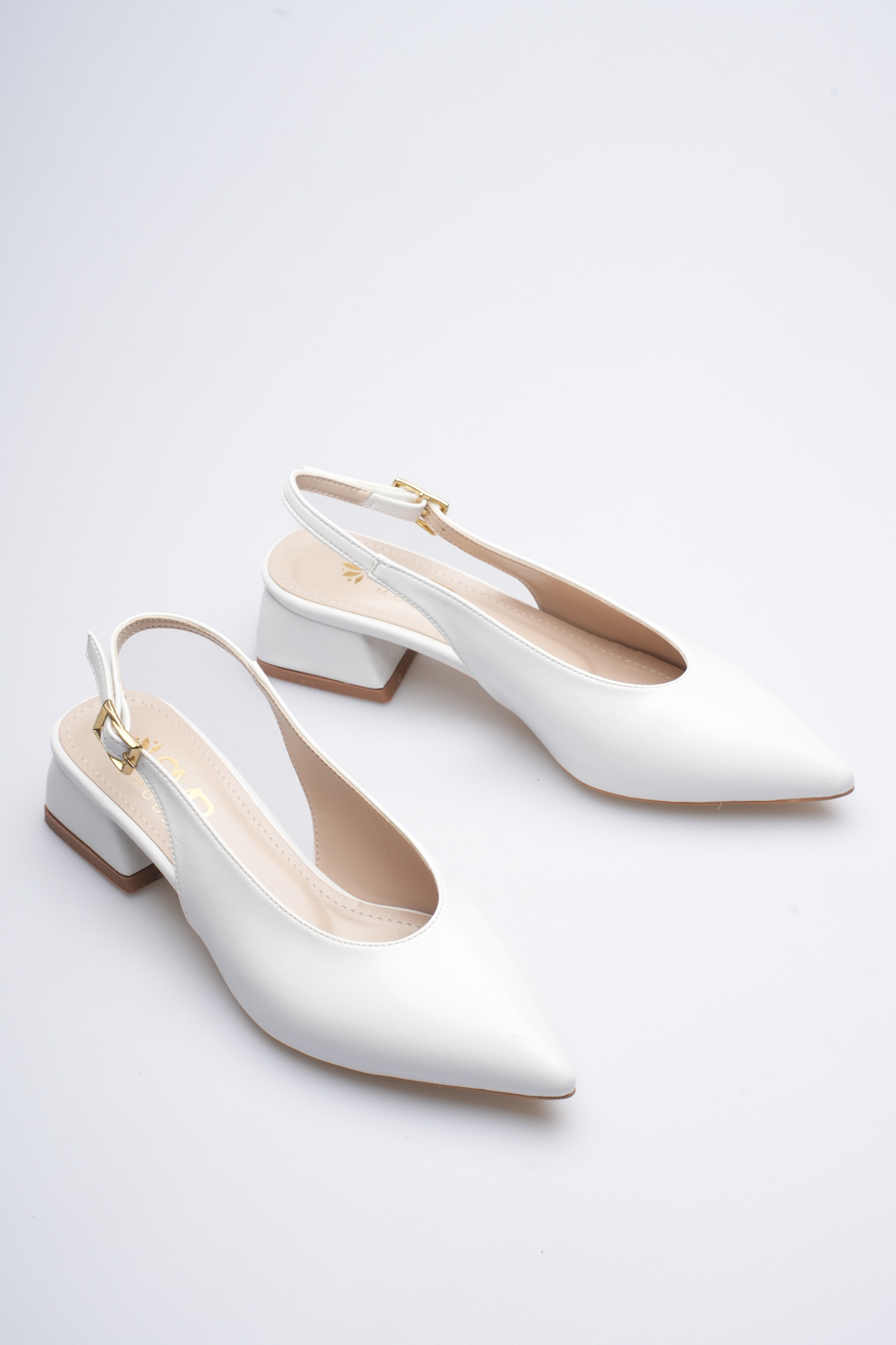 White wrinkled patent leather heels 3 cm