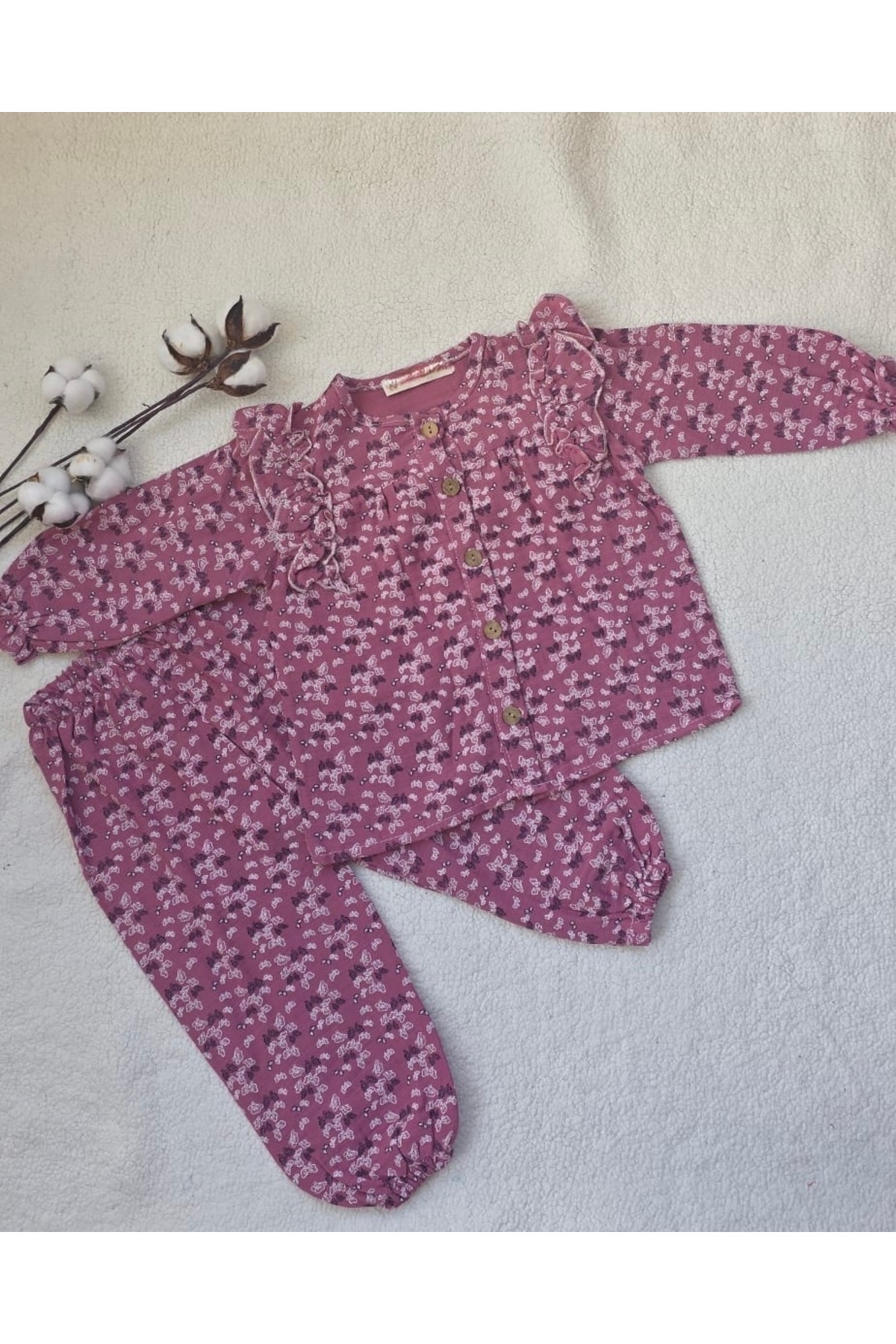 Bilge Trend KIZ BEBEK , ÇOCUK MÜSLİN , FIRFIRLI ÖNDEN DÜĞMELİ 2 PARÇA PAMUKLU PİJAMA TAKIMI fotoğrafı 2 (önizleme)
