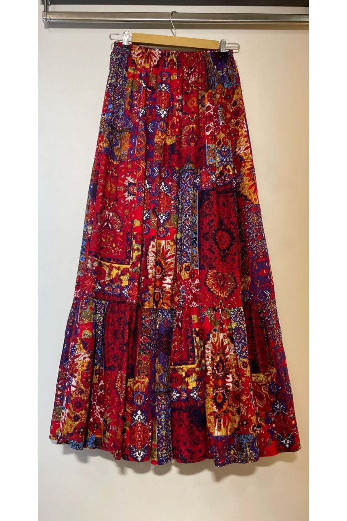 inci wears  Kırmızı Etnik Desenli Beli Lastikli Viskon Uzun Etek - Görsel 2
