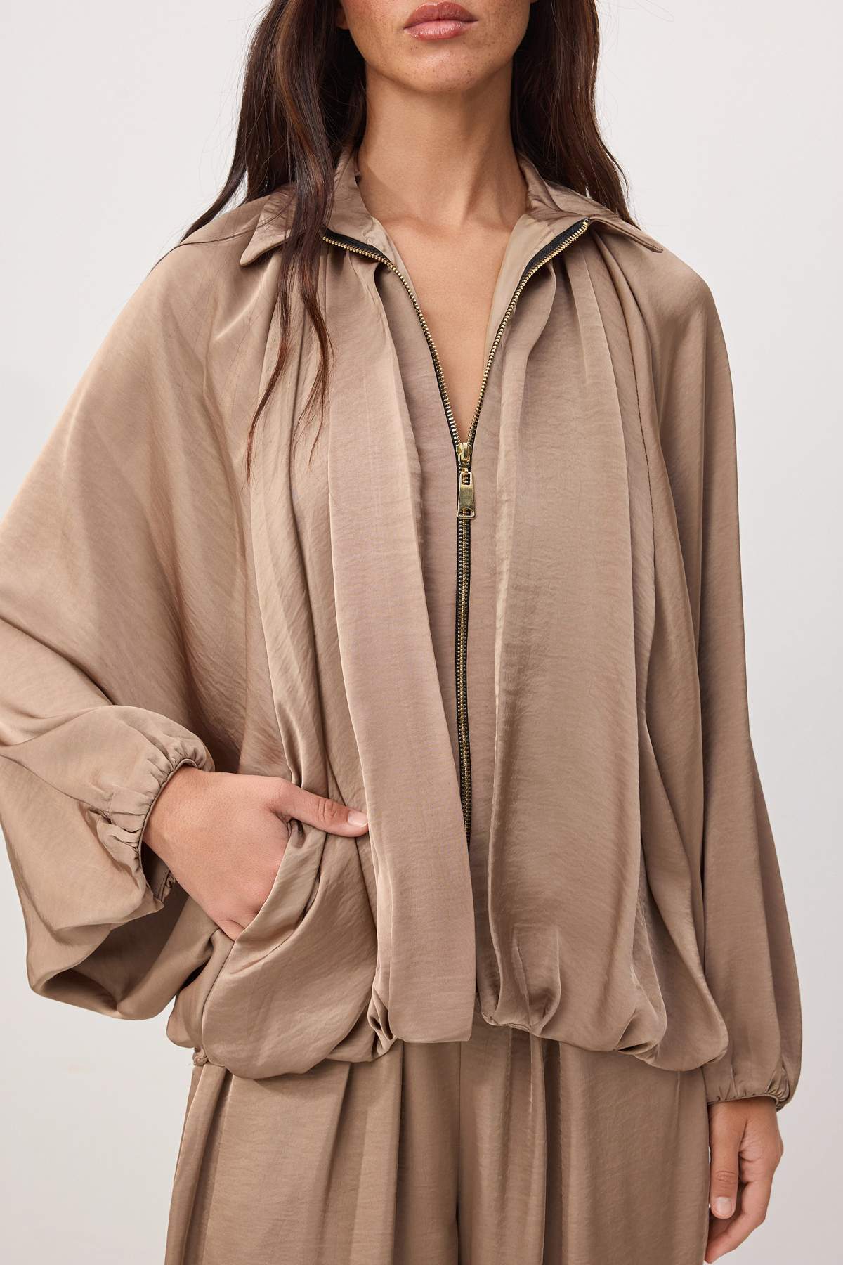 Trendyolmilla  Vizon Saten Balon Kalıp Pantolon Ceket Dokuma Alt - Üst Takım TWOAW26AU00114 - Görsel 4