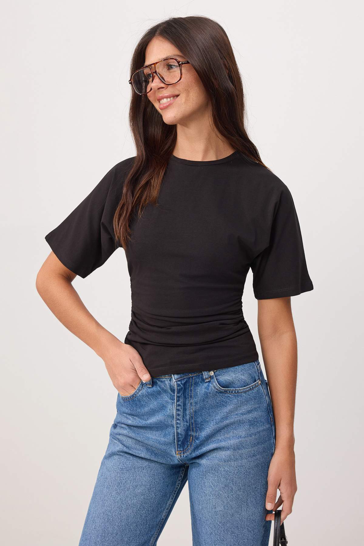 Trendyol Kollektion Schwarzes, schlichtes, figurbetontes, kurzärmliges, elast...