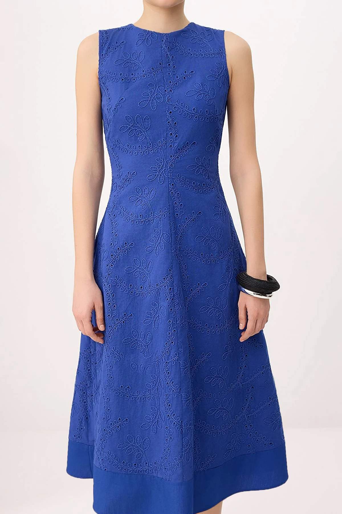 Trendyolmilla  Saks Sırt Detaylı Brode Astarlı Midi Dokuma Elbise TWOSS26EL00443 - Görsel 4