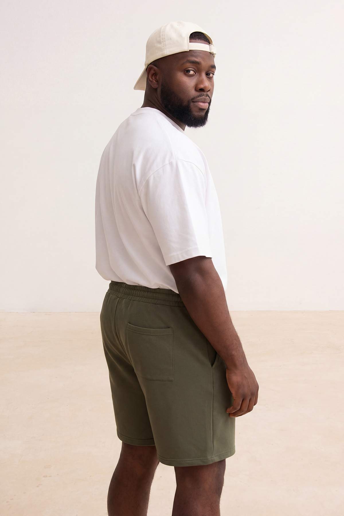 Trendyolmilla  Büyük Beden Siyah-Haki 2'li Paket Regular/Normal Kesim %100 Pamuklu Şort TMNSS24AP00000 - Görsel 4