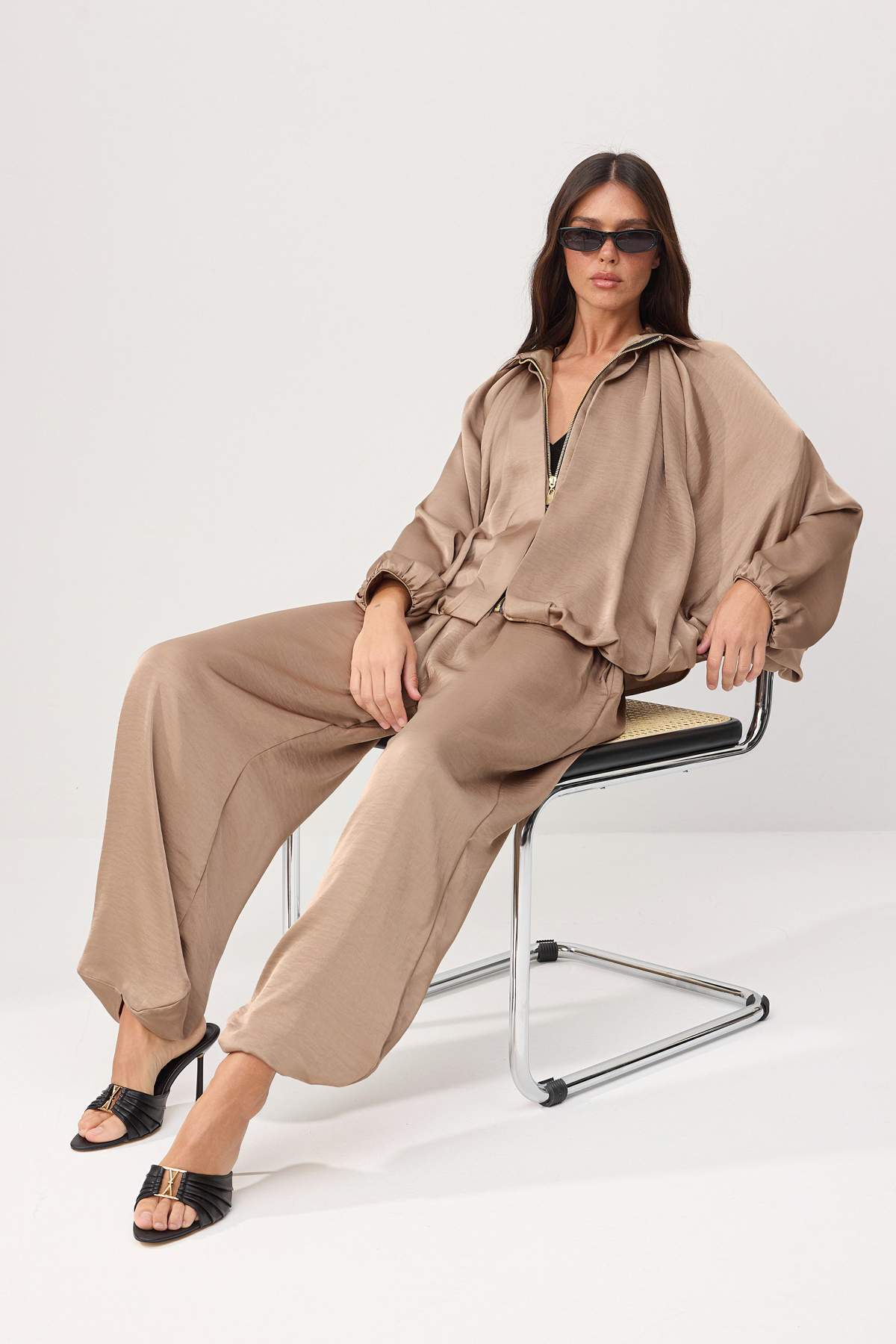 Trendyolmilla  Vizon Saten Balon Kalıp Pantolon Ceket Dokuma Alt - Üst Takım TWOAW26AU00114 - Görsel 2