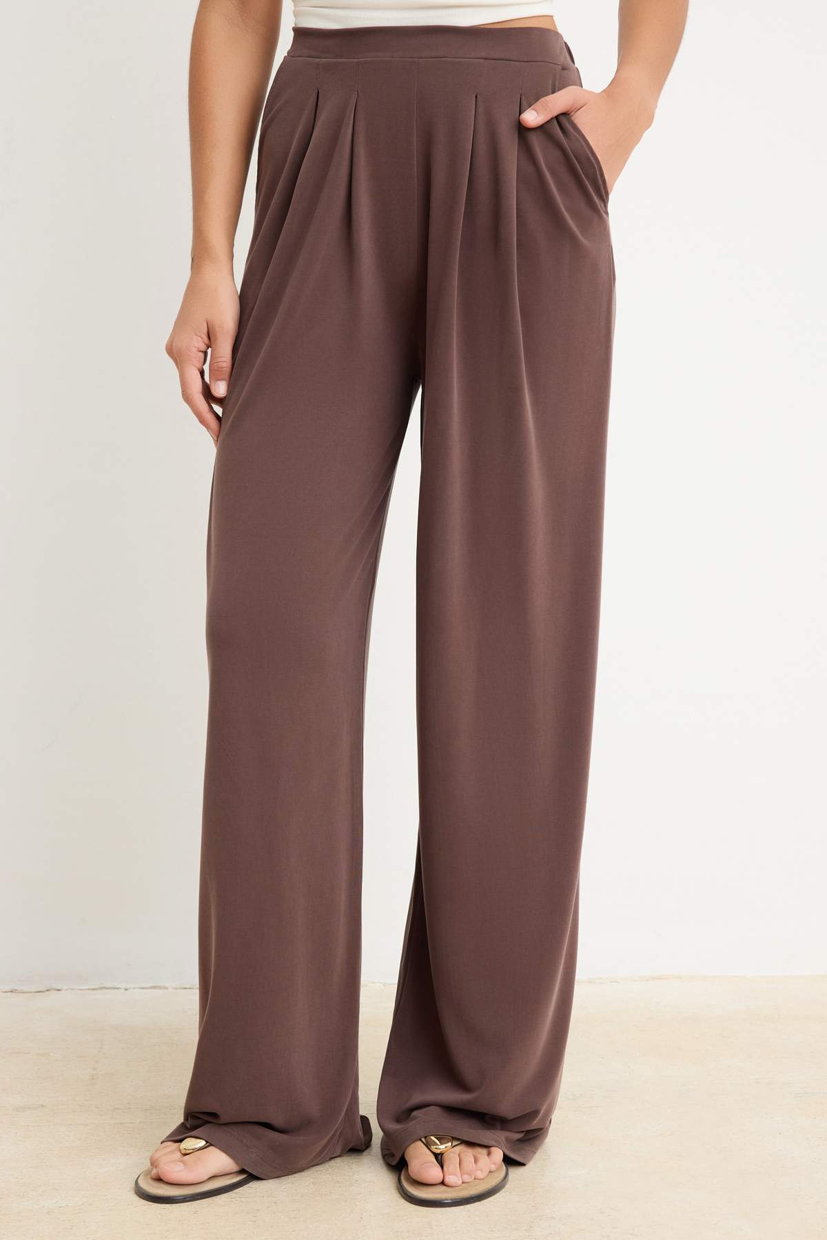 Trendyolmilla  Kahverengi More Sustainable Yumuşak Modal Wide Leg/Geniş Kesim Premium Örme Pantolon TWOSS24PL00071 - Görsel 3