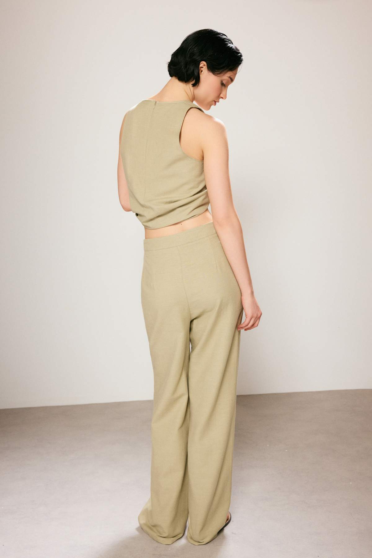 Trendyolmilla  Trendyol Studio Açık Haki Keten Görünümlü Geniş Paça Pantolon TWOSS26PL00132 - Görsel 4