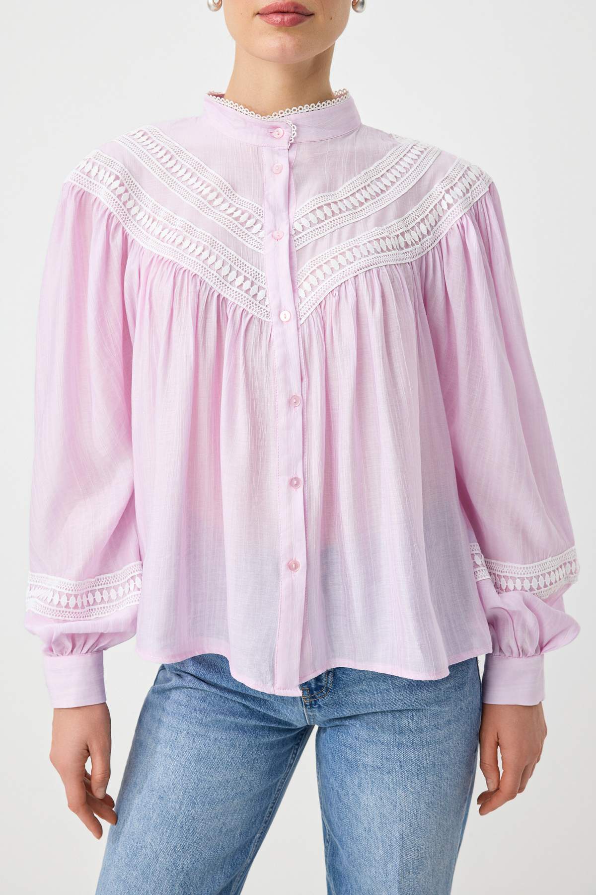 Trendyolmilla  Pembe Dantel Detaylı Geniş Kalıp Bohem Gömlek TWOSS26GO00179 - Görsel 3