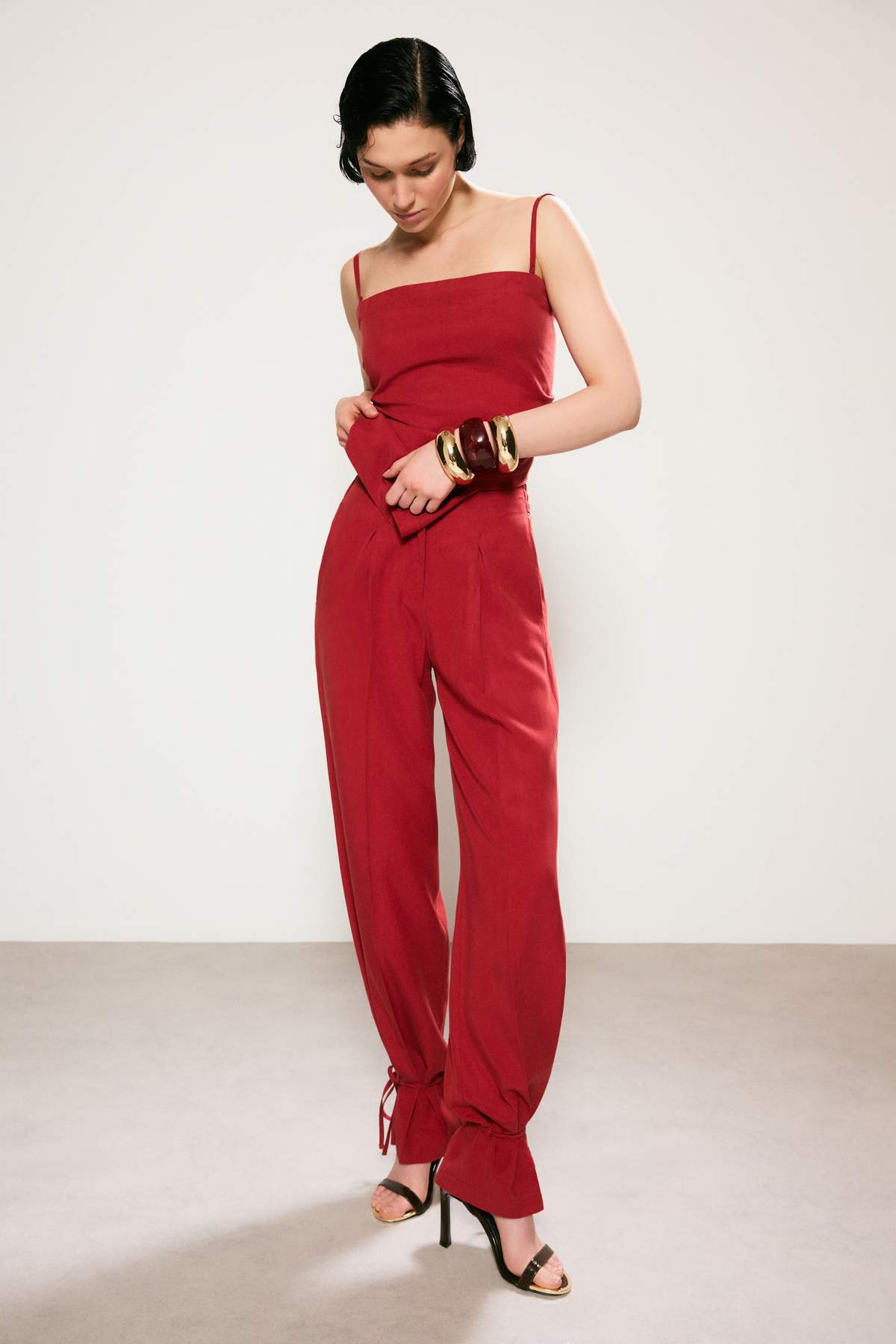 Trendyolmilla  Trendyol Studio Keten Görünümlü Kırmızı Pantolon TWOSS26PL00111 - Görsel 2