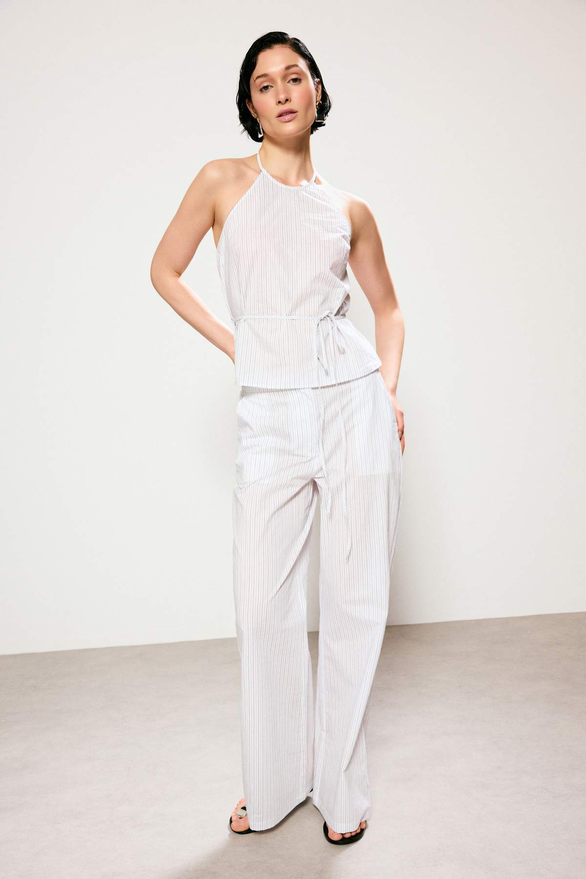 Trendyolmilla  Trendyol Studio Beyaz-Renkli Çizgili Papertouch Bluz Pantolon Dokuma Alt - Üst Takım TWOSS26AU00124