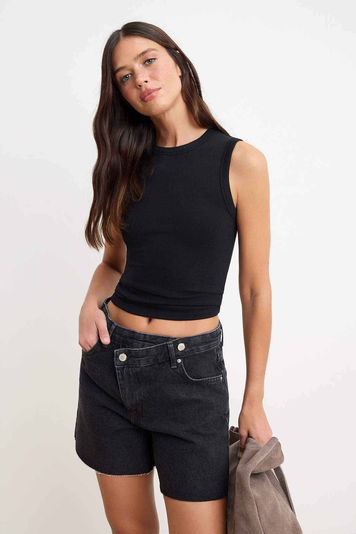 Trendyol Kollektion Anthrazitfarbene, asymmetrische City Boy Denim-Shorts mit...