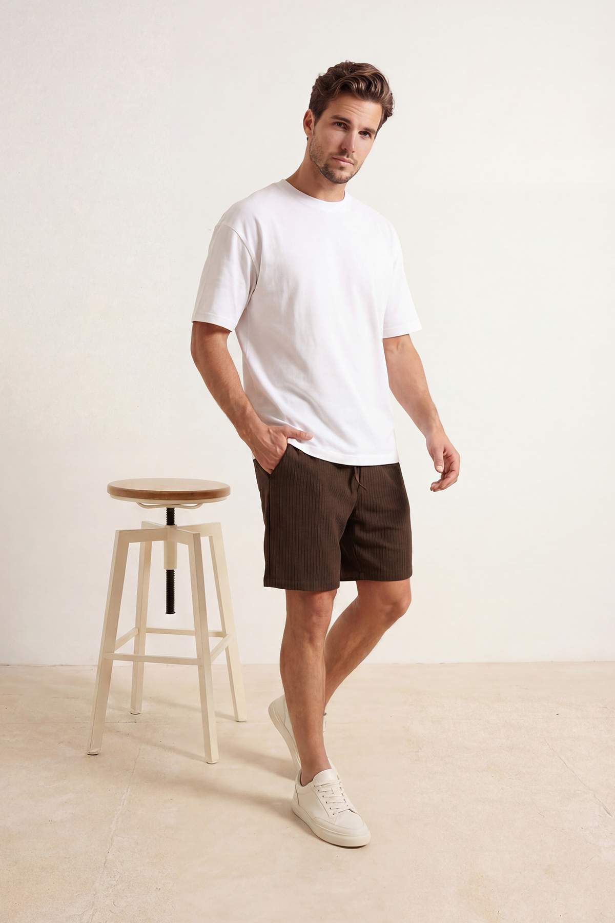 Trendyolmilla  Kahverengi Regular/Normal Kesim Dokulu Bürümcük Şort & Bermuda TMNSS26SR00002