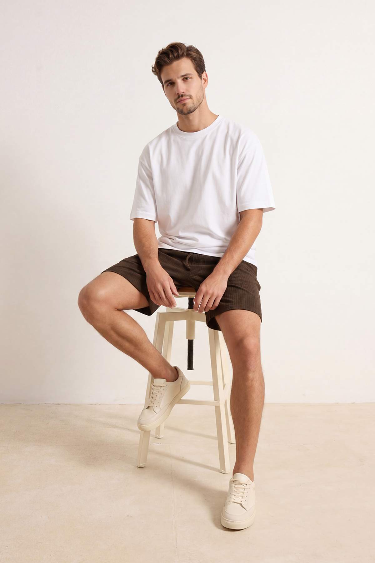 Trendyolmilla  Kahverengi Regular/Normal Kesim Dokulu Bürümcük Şort & Bermuda TMNSS26SR00002 - Görsel 2