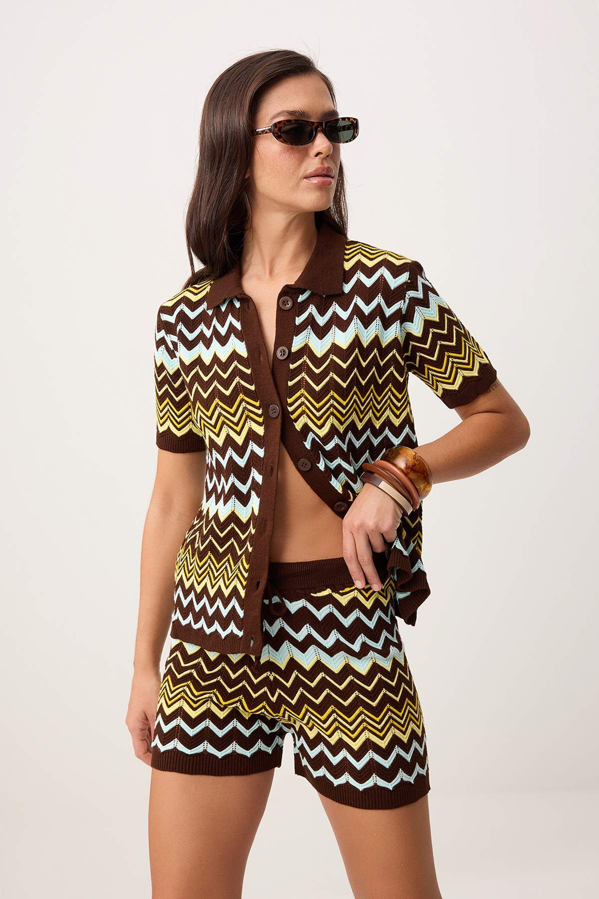 Trendyolmilla  Kahverengi Renk Bloklu Şort-Bluz Triko Alt - Üst Takım TWOSS26AU00050 - Görsel 3