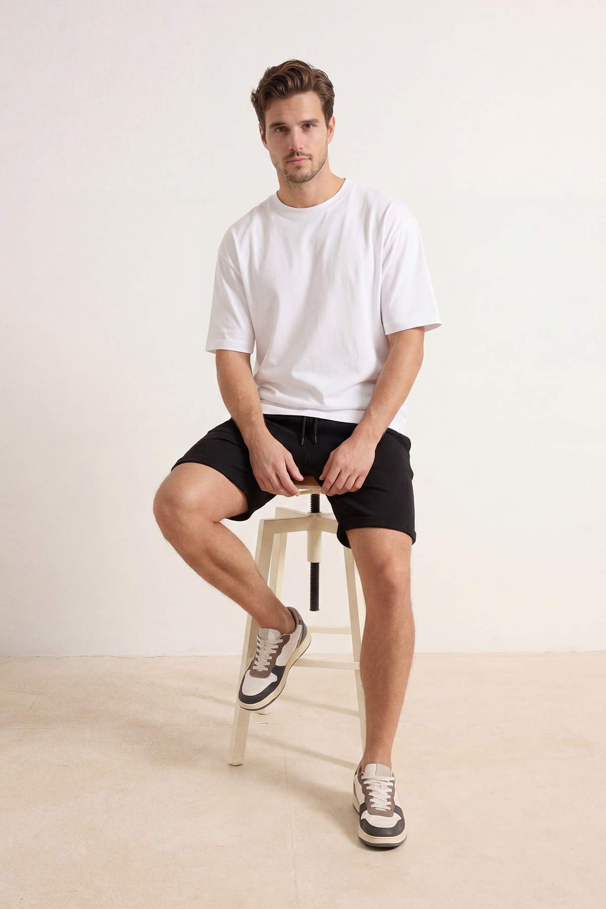 Trendyolmilla  Siyah Beli Lastikli Keten Görünümlü %100 Pamuk Dokuma Erkek Şort & Bermuda TMNSS26SR00008 - Görsel 3