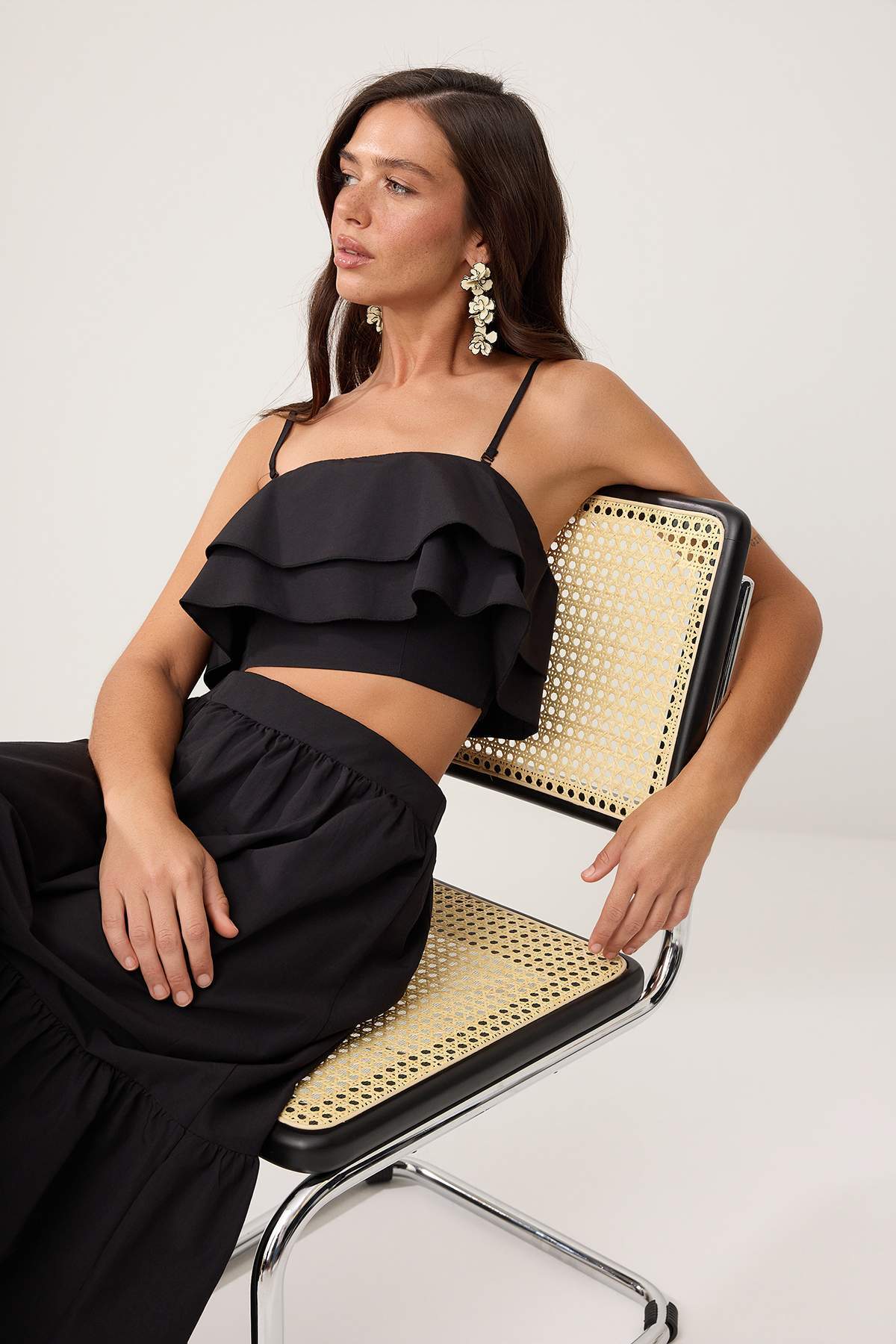 Trendyolmilla  Siyah Fırfırlı Straplez Bluz Kloş Etek Dokuma Alt - Üst Takım TWOSS26AU00094 - Görsel 2