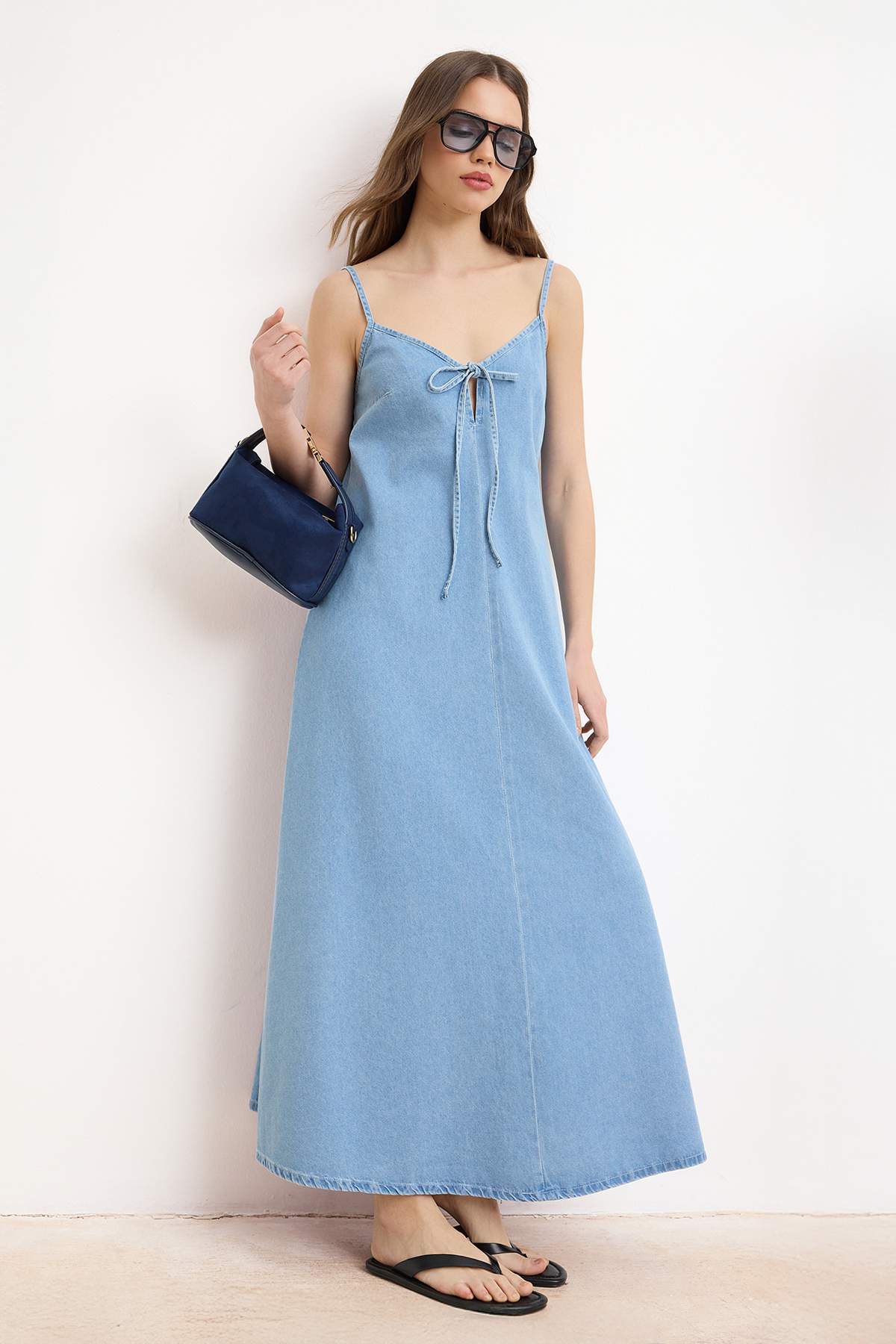 Trendyolmilla  Mavi Tencel Karışımlı Askılı Maxi Denim Elbise TWOSS26EL00557
