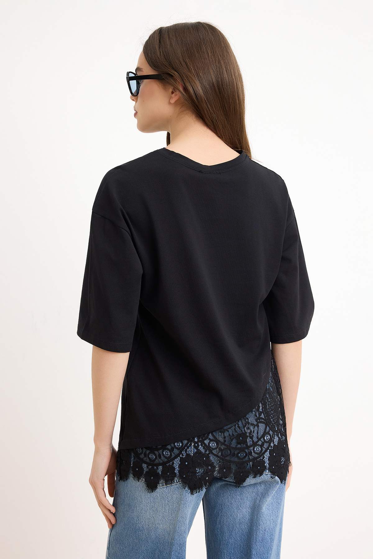 Trendyolmilla  Siyah Regular/Normal Kalıp Dantel Detaylı Kısa Kollu Örme T-Shirt TWOSS26TS00303 - Görsel 4