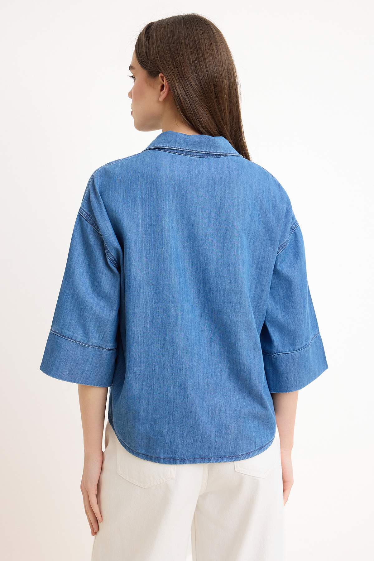 Trendyolmilla  Mavi Tencel Karışımlı Denim Gömlek TWOSS26GO00120 - Görsel 4