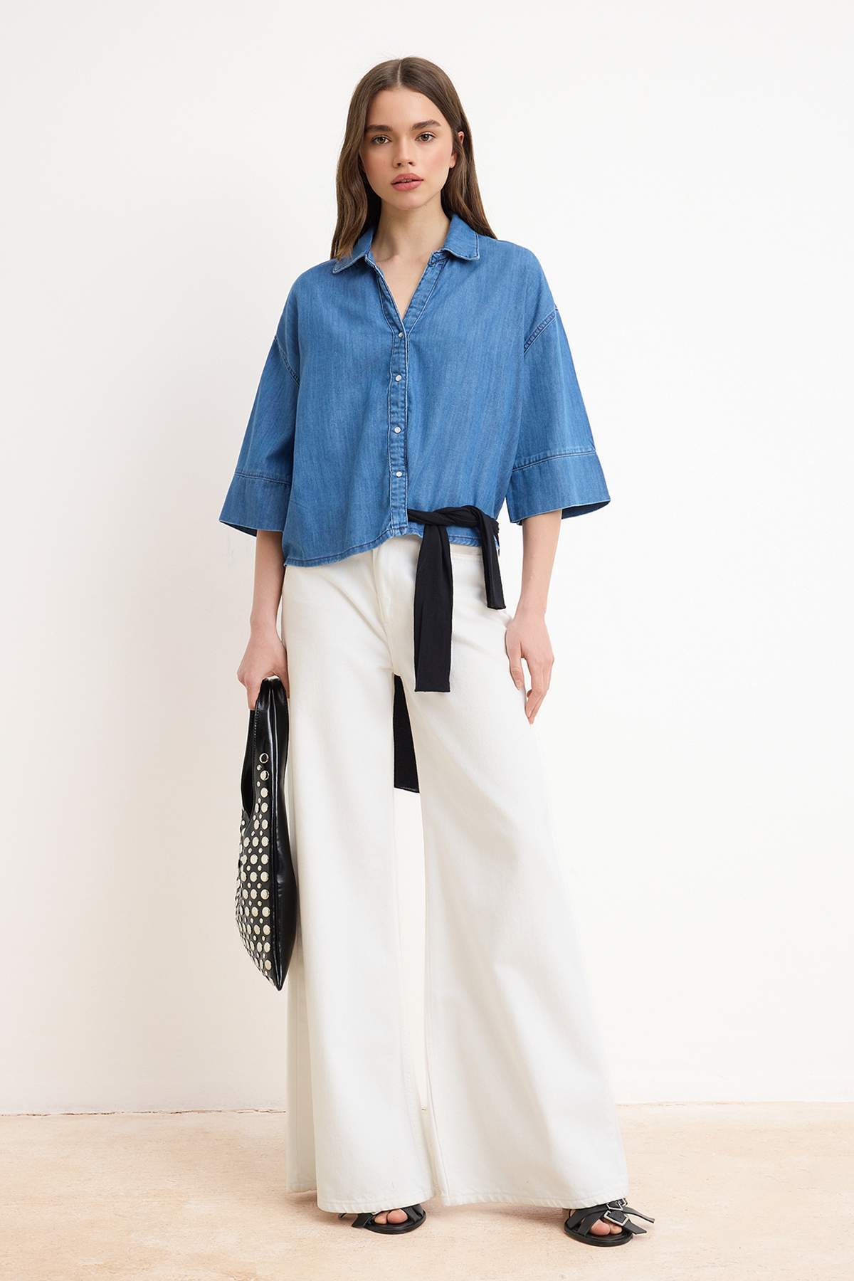 Trendyolmilla  Mavi Tencel Karışımlı Denim Gömlek TWOSS26GO00120 - Görsel 2