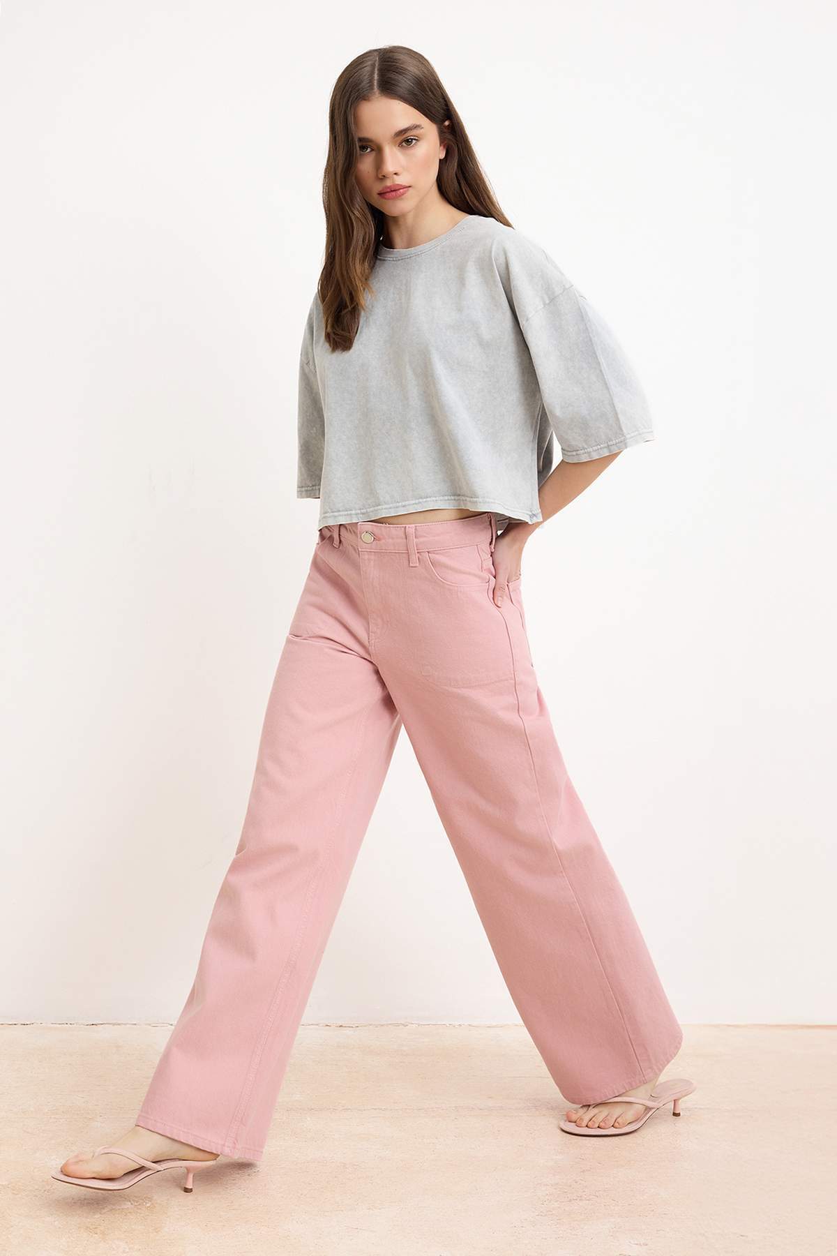 Trendyolmilla  Pembe Cep Detaylı Yüksek Bel Wide Leg Jeans TWOSS26JE00286 - Görsel 2