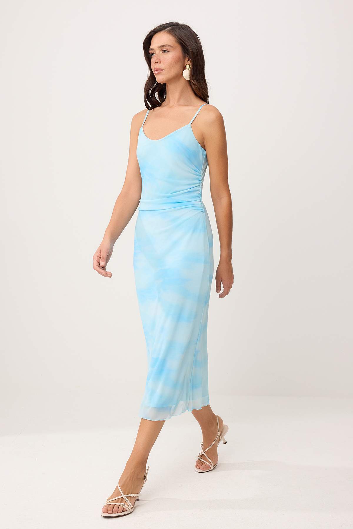 Trendyolmilla Açık/Bebe Mavi Soyut Bodycon Askılı V Yaka Kolsuz Tül Örme Elbise TWOSS26EL00482