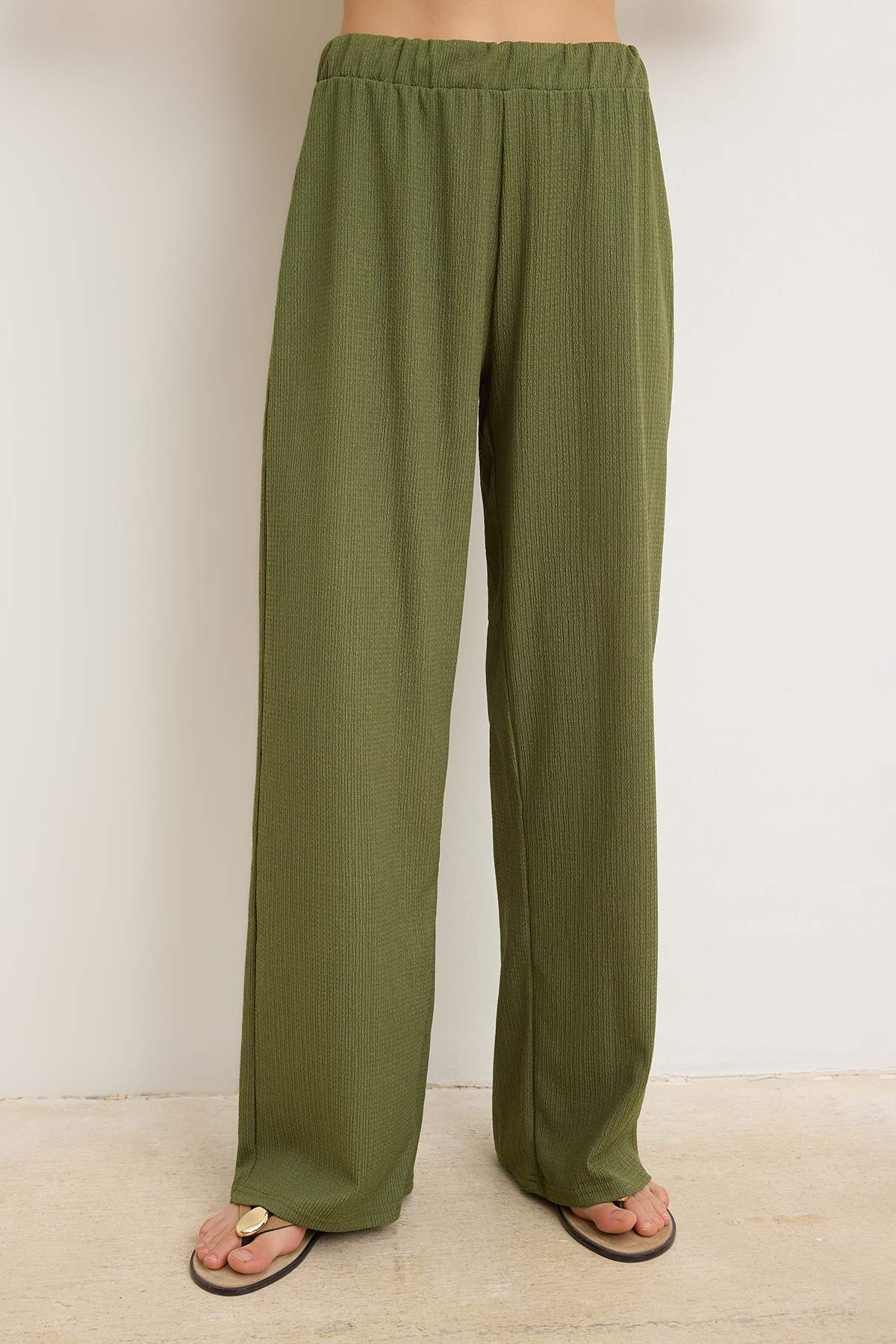 Trendyolmilla  Haki Regular İnce Askılı Kolsuz Geniş Paça Dokulu Örme Alt-Üst Takım TWOSS26AU00119 - Görsel 3