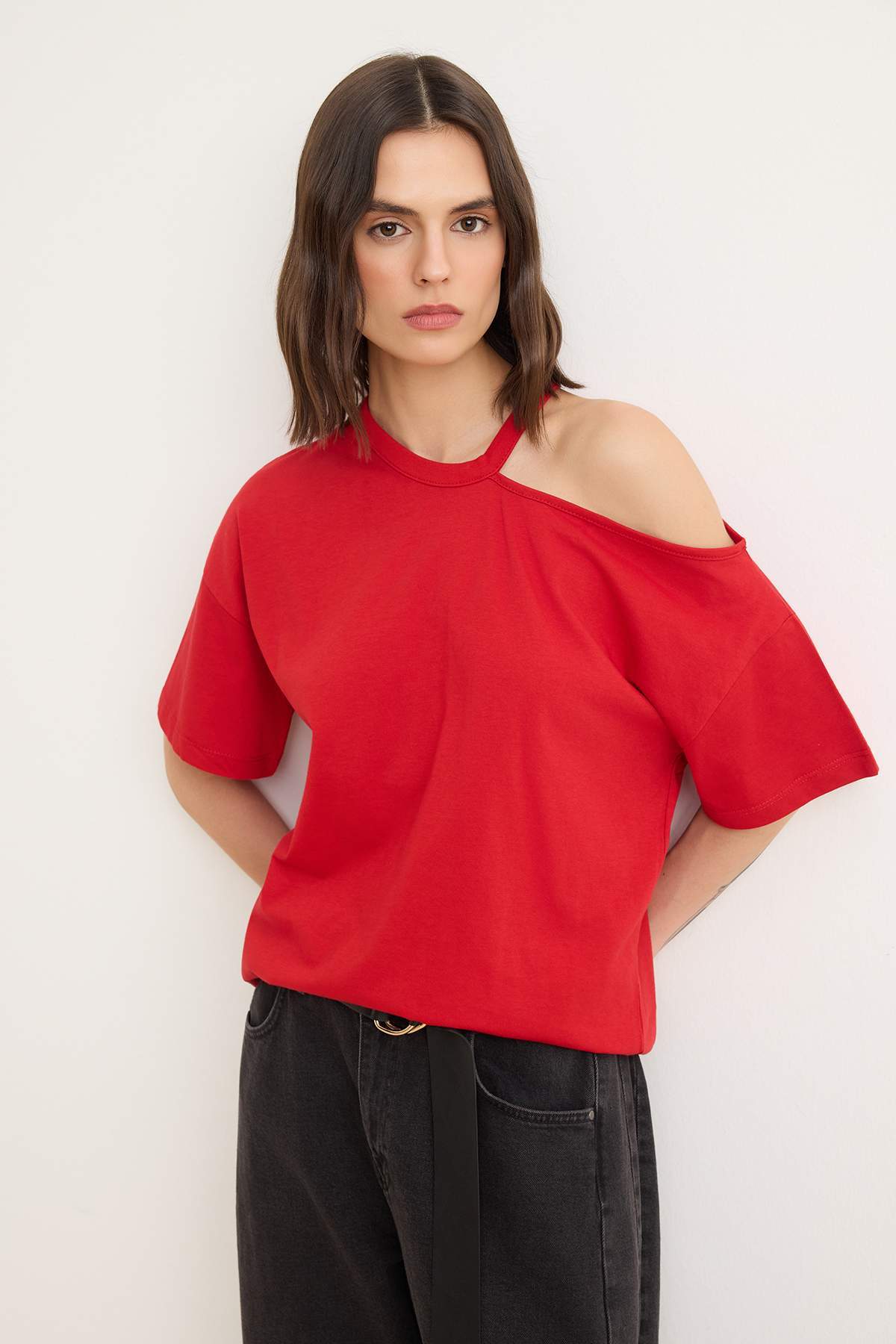 Trendyolmilla Kırmızı Düz Oversize Bisiklet Yaka Düşük Kol Kısa %100 Pamuk Örme T-Shirt TWOSS26TS00204