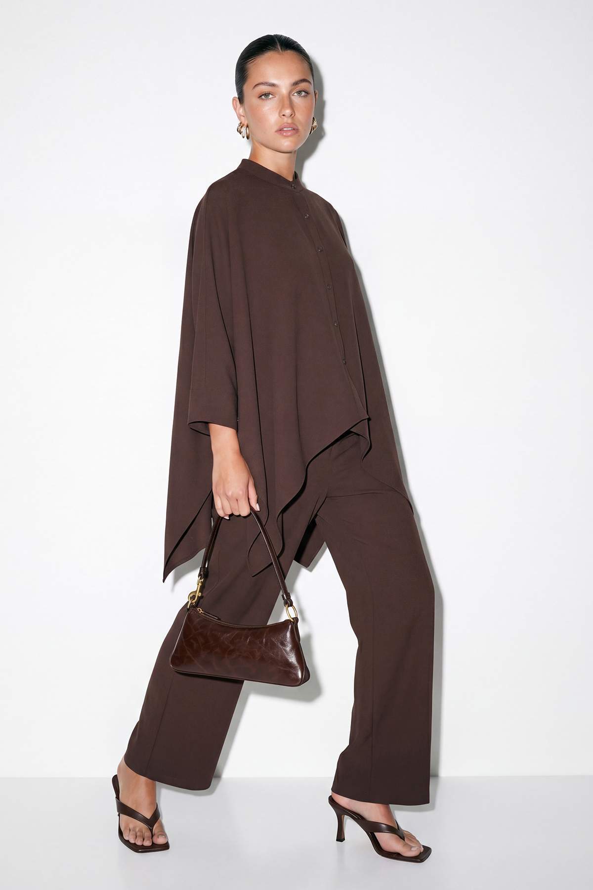 Trendyolmilla  Kahverengi Ekstra Büyük Kalıp Hakim Yaka Panço Gömlek İkili Takım TDRSS26AU00018