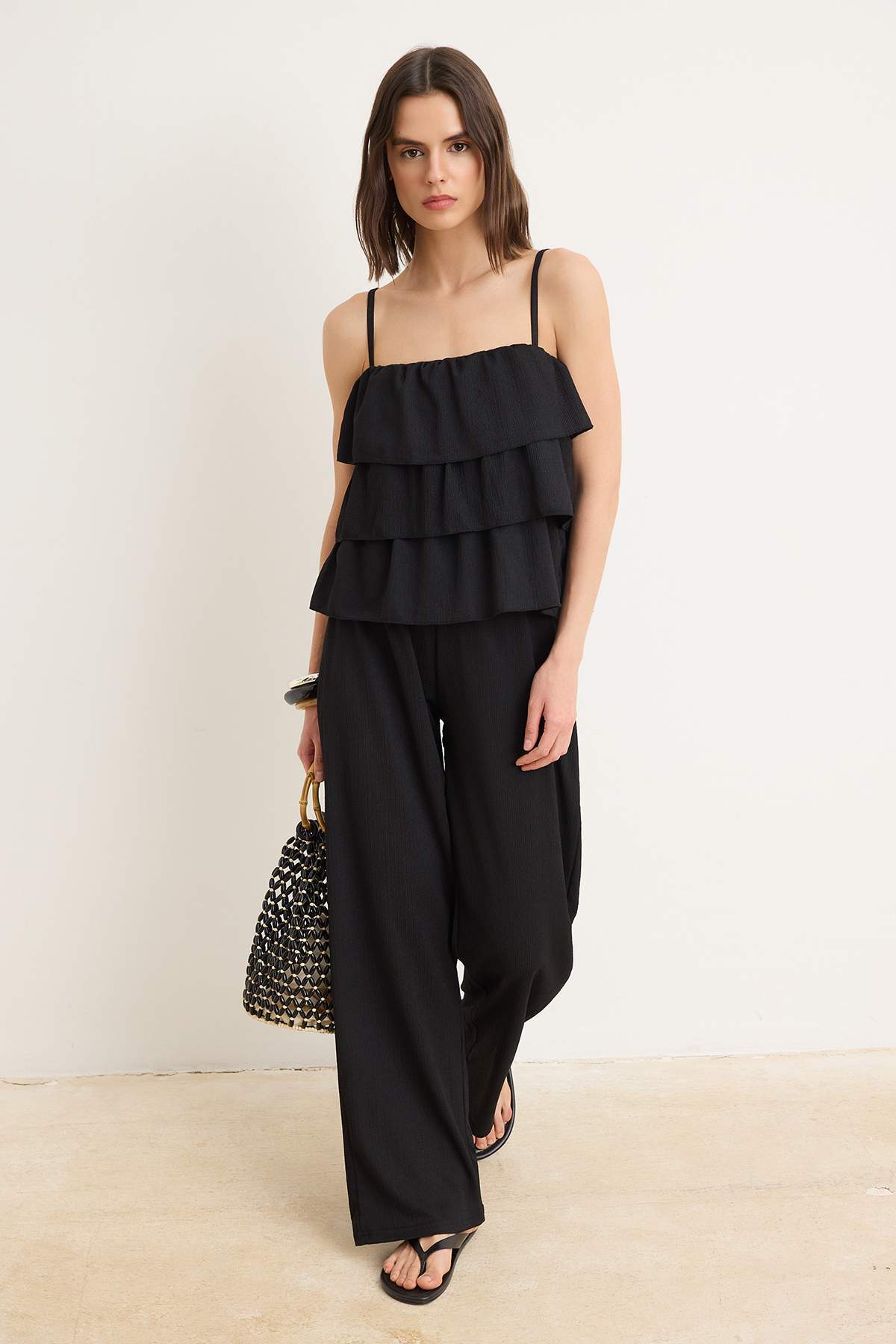 Trendyolmilla  Siyah Regular İnce Askılı Kolsuz Geniş Paça Dokulu Örme Alt-Üst Takım TWOSS26AU00119