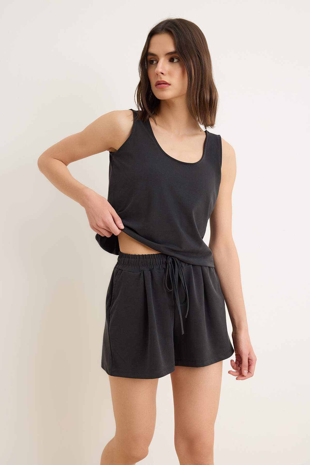 Trendyolmilla  Antrasit Relaxed Havuz Yaka Geniş Paça Kısa / Mini Modal Örme Alt Üst Takım TWOSS26AU00150 - Görsel 2