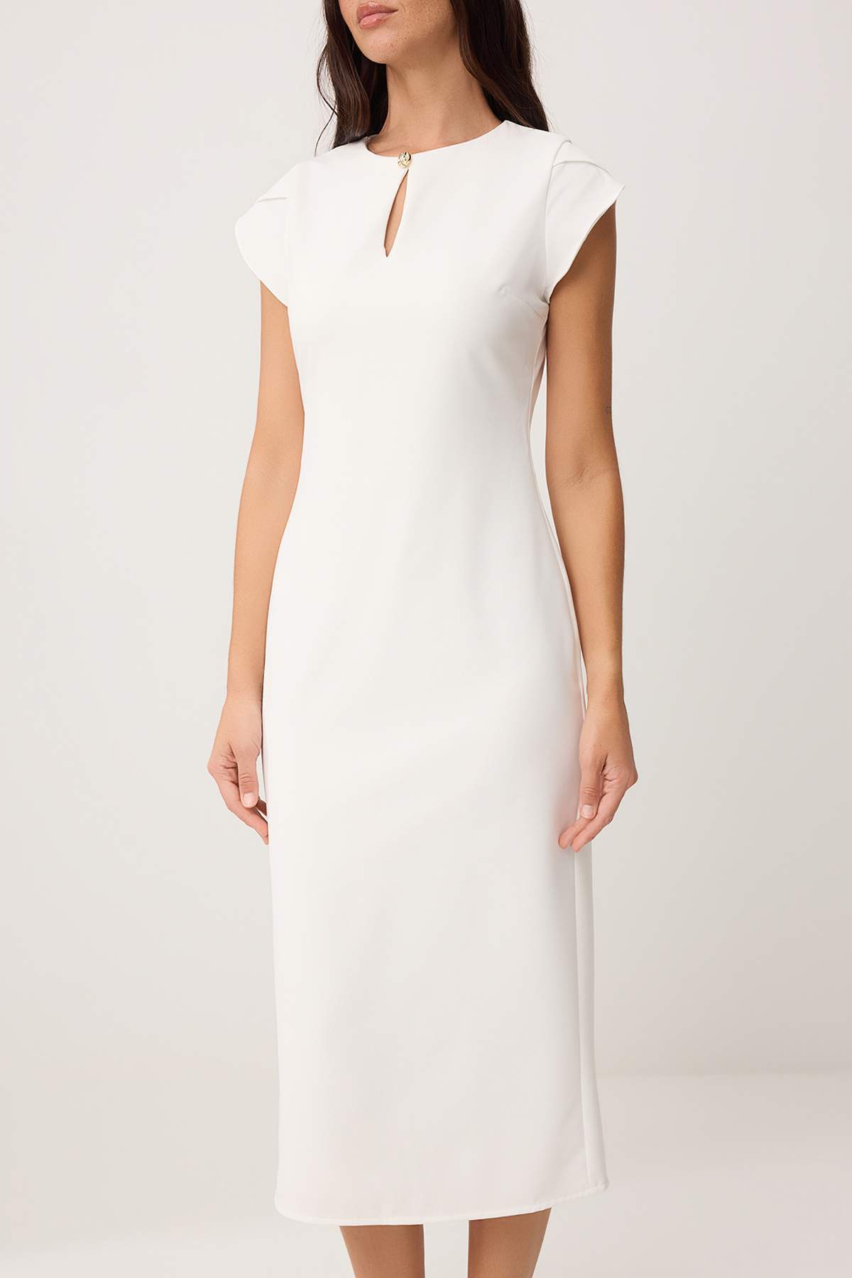 Trendyolmilla  Ekru Astarlı Aksesuar Detaylı Kolsuz Midi Esnek Dokuma Elbise TWOSS26EL00335 - Görsel 3