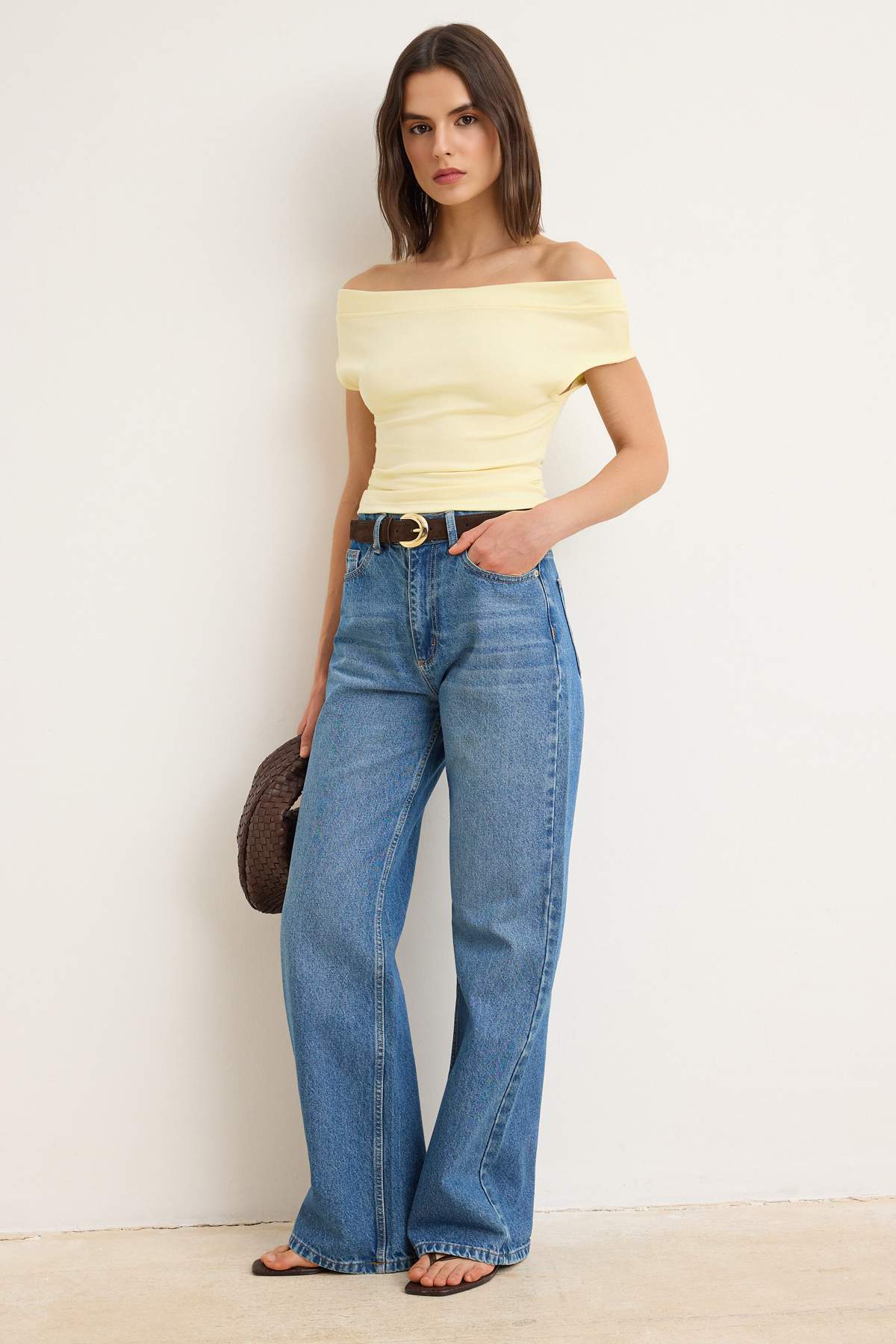 Trendyolmilla  Sarı Fitted/Vücuda Oturan Carmen Yaka Kolsuz Esnek Örme Bluz TWOSS26BZ00788 - Görsel 2