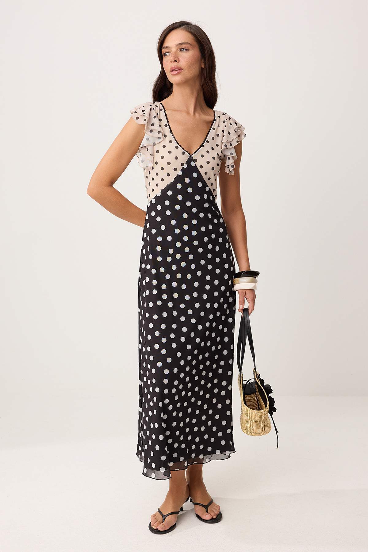 Trendyolmilla  Çok Renkli Puantiyeli A-Kesim/Çan Form V Yaka Kolsuz Tül Örme Elbise TWOSS26EL00473 - Görsel 2