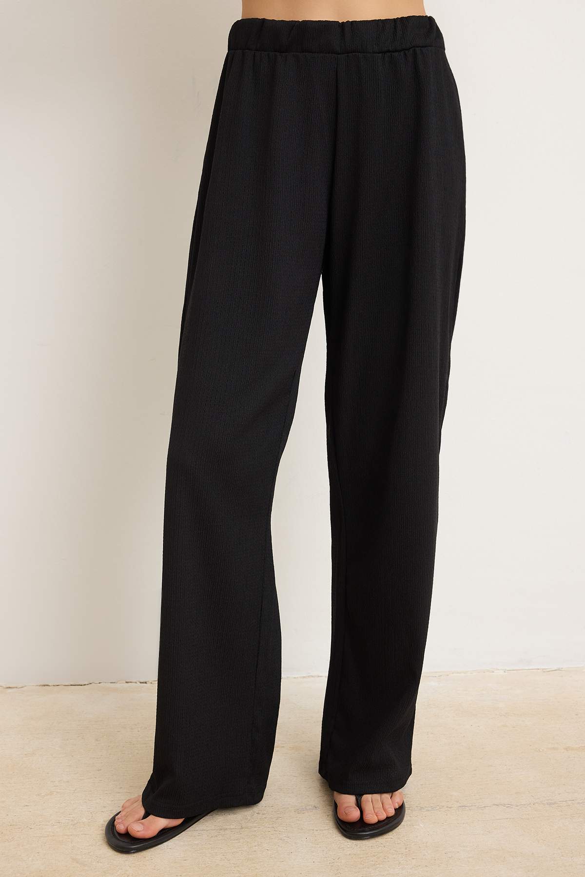 Trendyolmilla  Siyah Regular İnce Askılı Kolsuz Geniş Paça Dokulu Örme Alt-Üst Takım TWOSS26AU00119 - Görsel 3