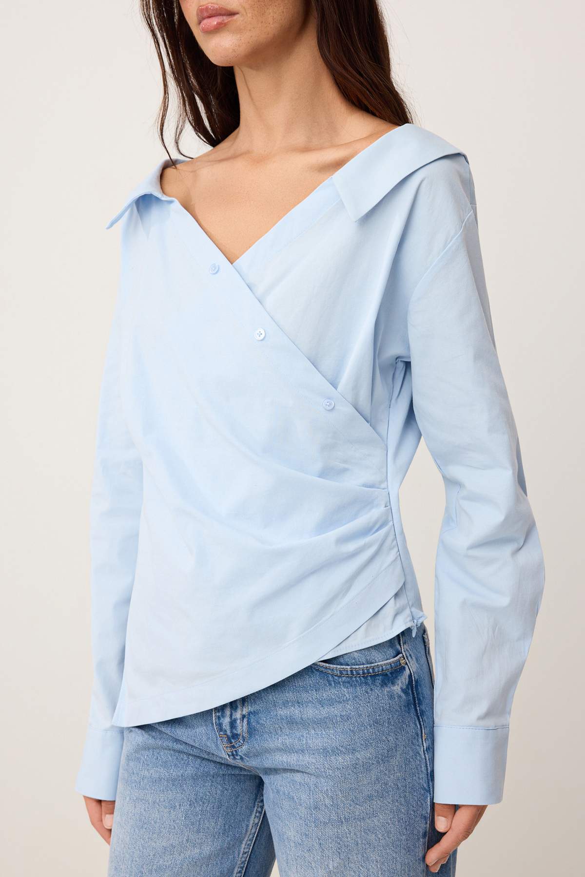 Trendyolmilla  Açık Mavi Kayık Yaka Poplin Dokuma Bluz TWOSS26BZ00420 - Görsel 3