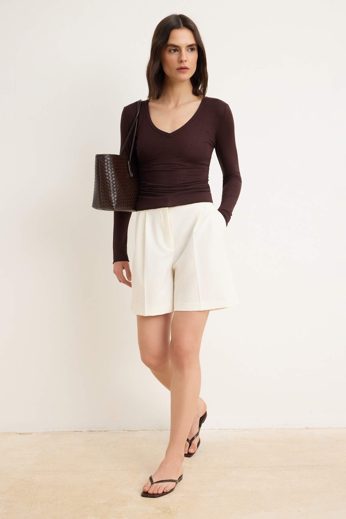 Trendyolmilla  Kahverengi Fitted/Vücuda Oturan V Yaka Uzun Kollu Pamuk Ribana Örme Bluz TWOSS26BZ00743 - Görsel 2