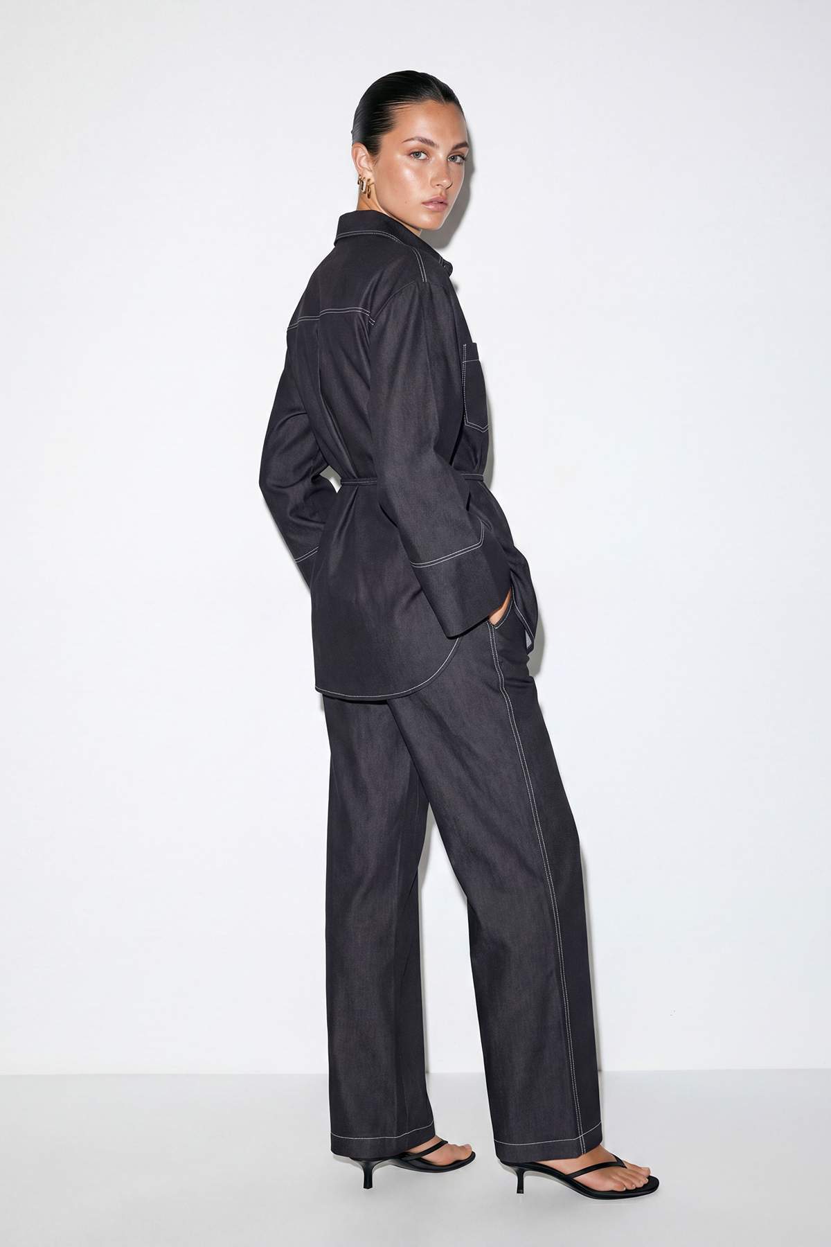 Trendyolmilla  Lacivert Denim Baharlık Beli İpli Gömlek Yaka Rahat Takım TDRSS26AU00016 - Görsel 4