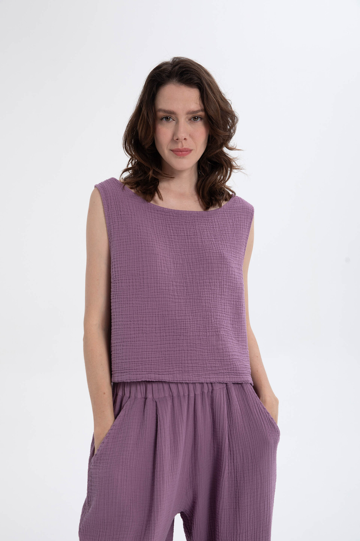 Muslin Women's Sleeveless Blouse