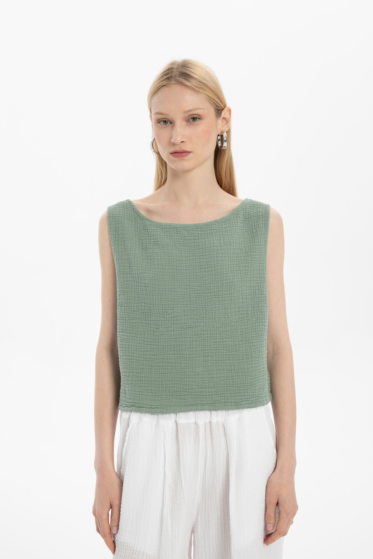 Muslin Women's Sleeveless Blouse
