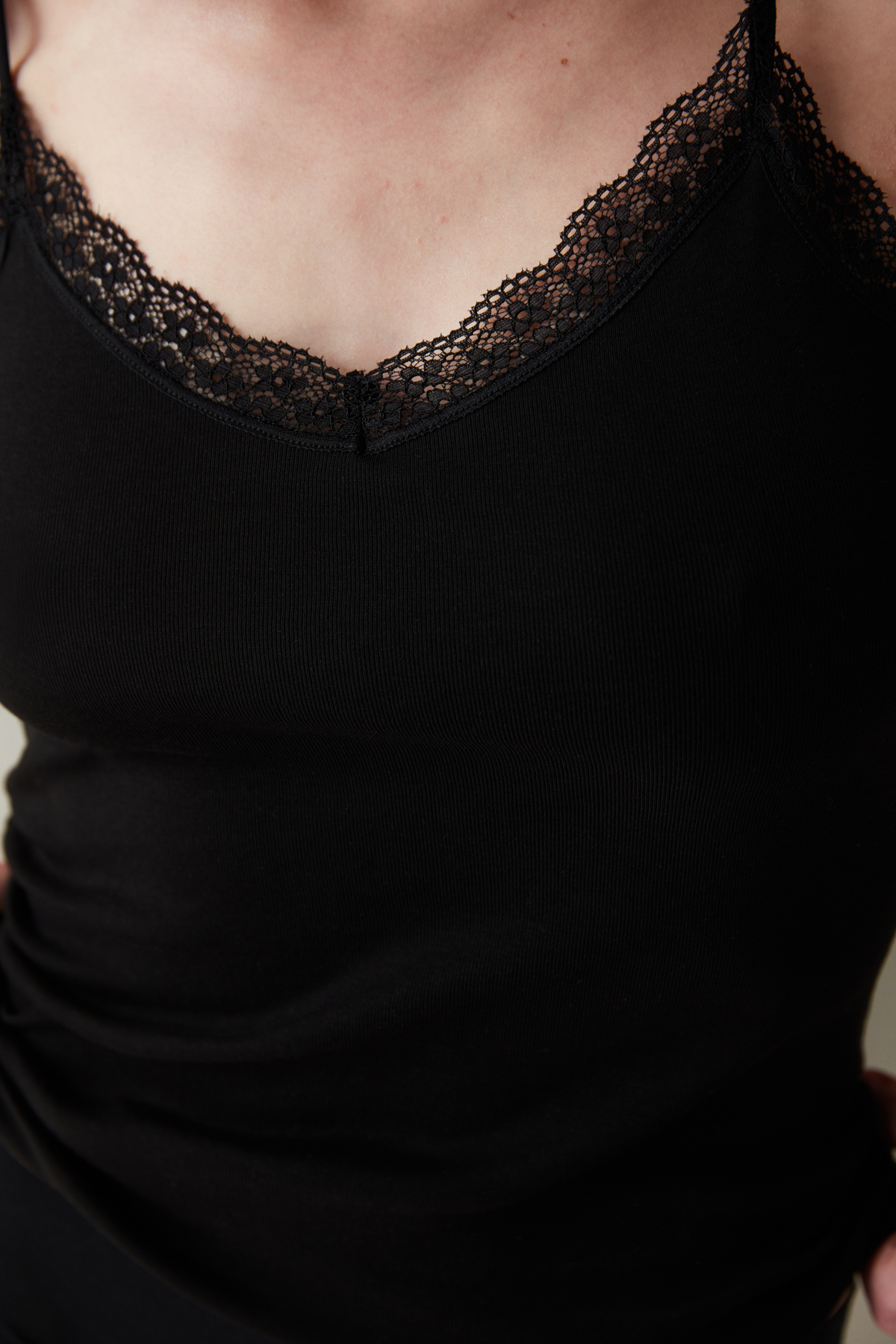 Penti  Siyah İnce Askılı Dantel Detaylı Atlet - Görsel 5