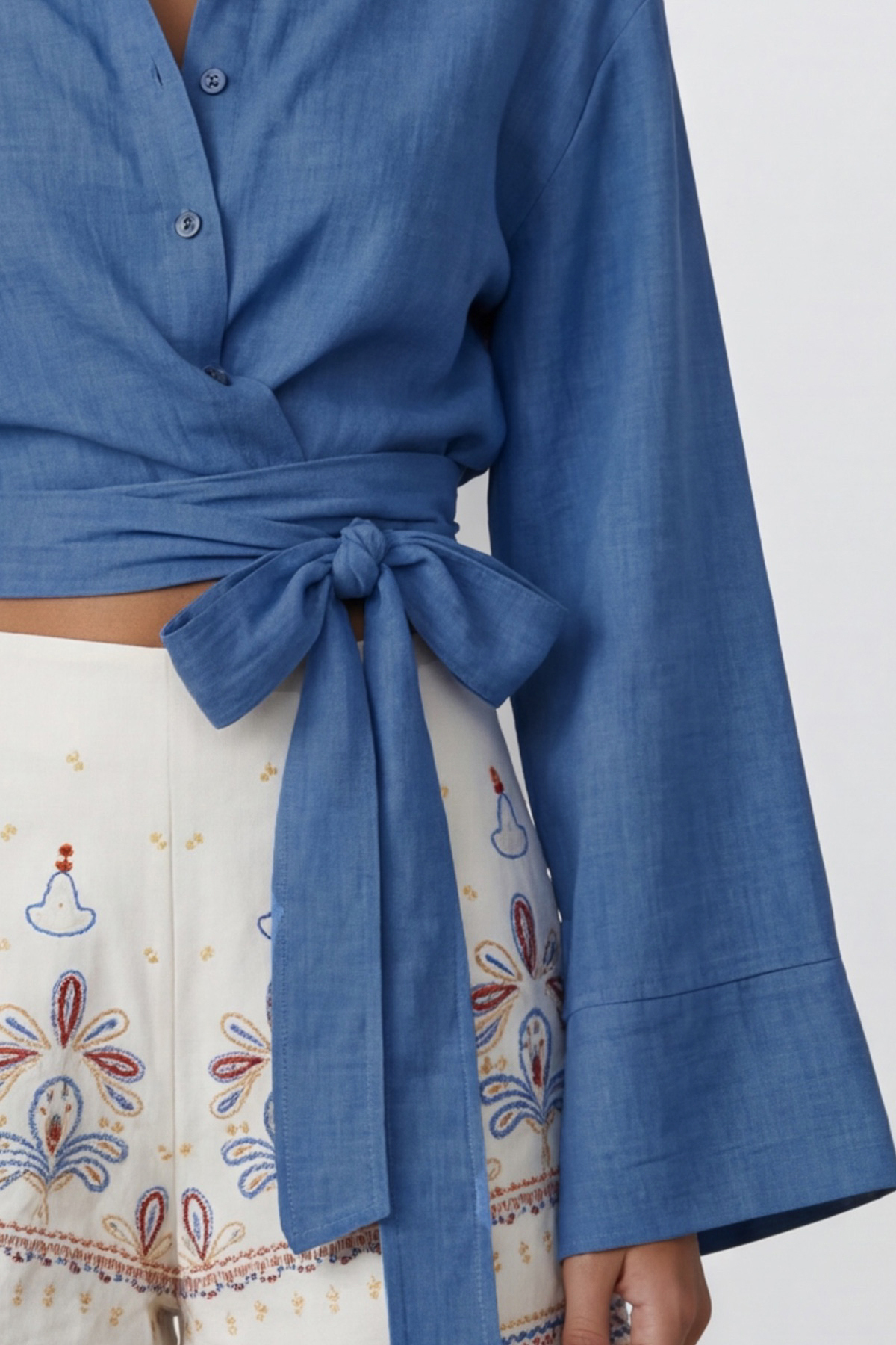 Trend Alaçatı Stili İndigo Geniş Manşetli Kol Detaylı Önü Bağlamalı Keten Gömlek ALC-X15424 görsel 4