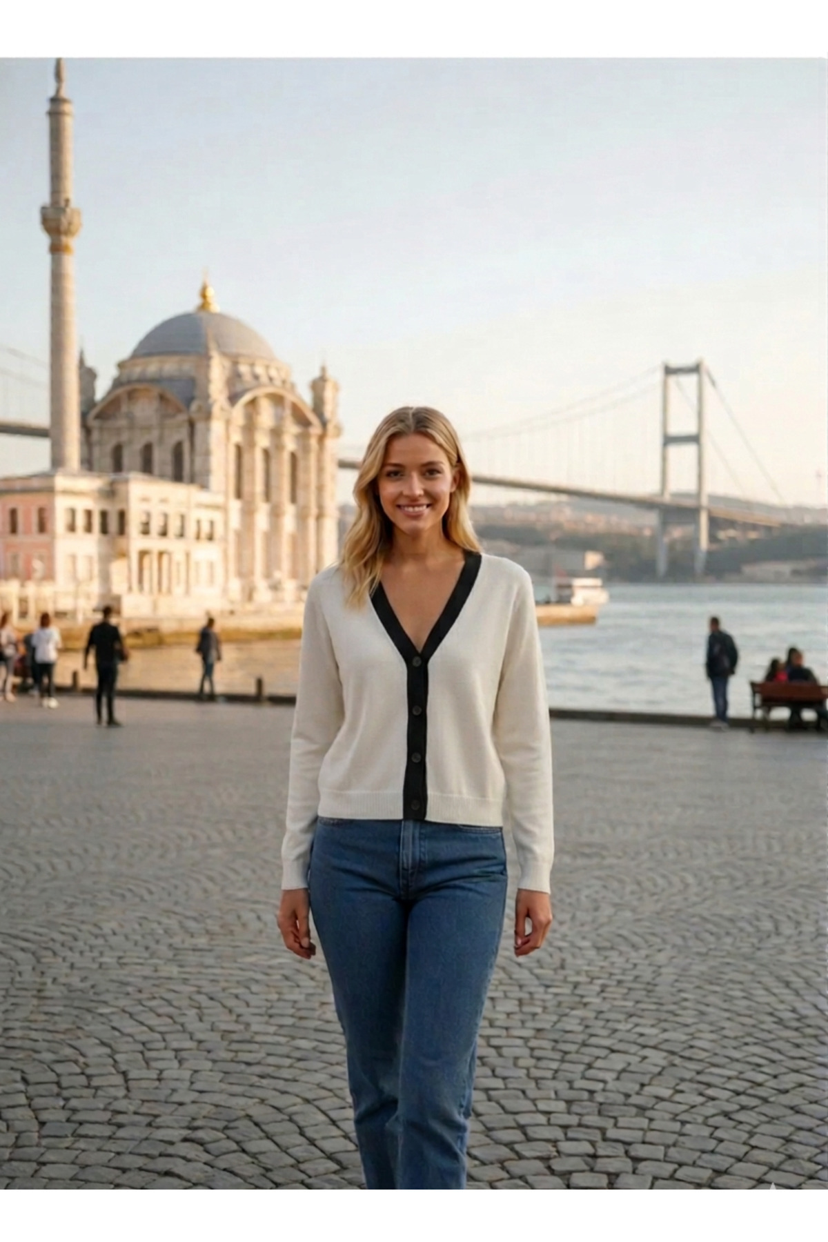 MELLY MORE SİYAH ÇİZGİLİ BEYAZ HIRKA STANDART (M-L)