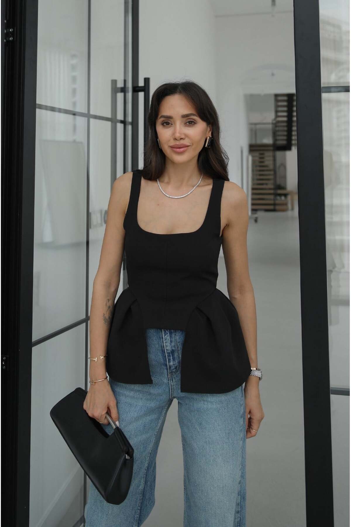 Havoş Čierna blúzka Nupe s peplum detailom