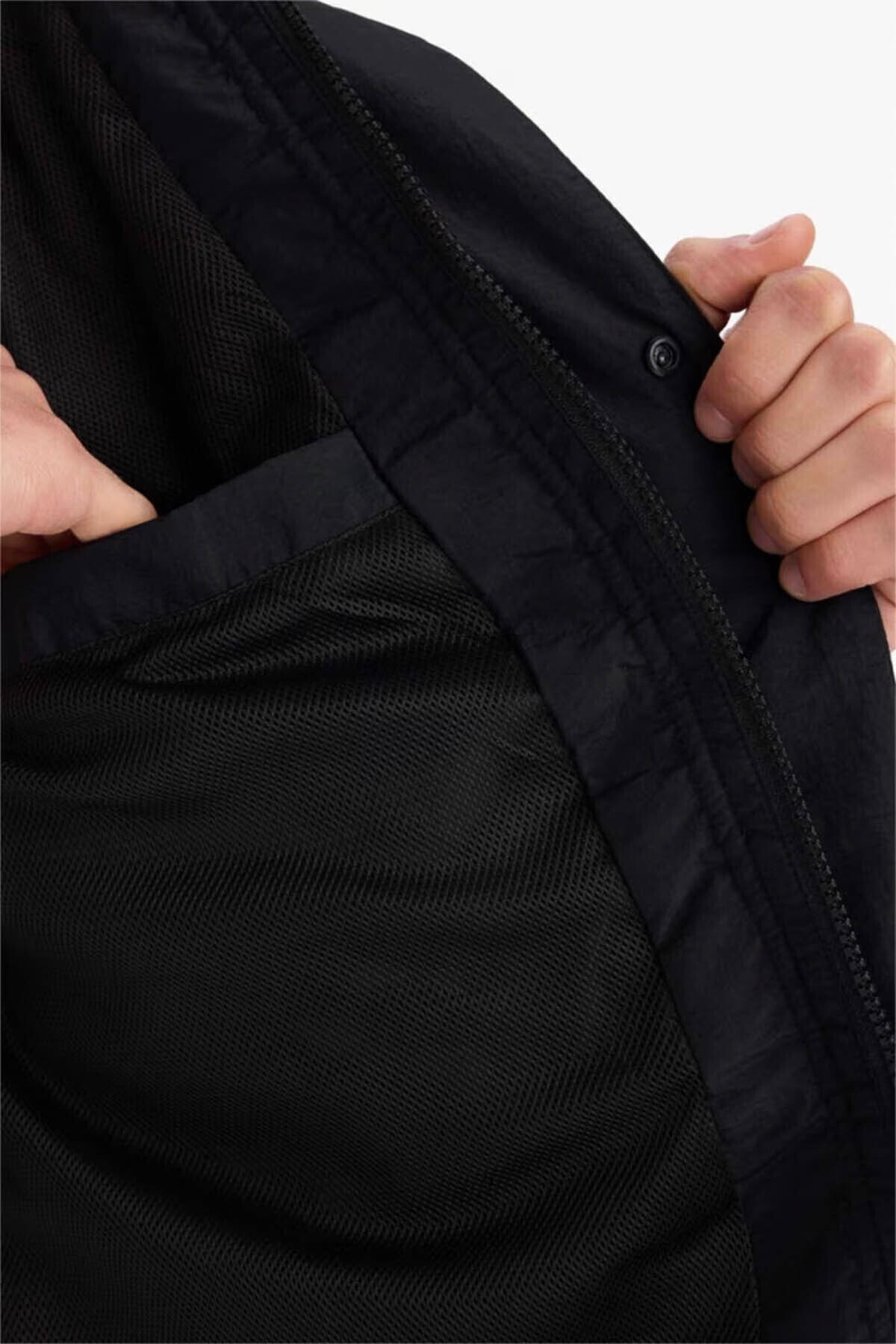 DeFacto REGULAR Fit Su İtici Kapüşonlu Yağmurluk D6305AX26SP görsel 5