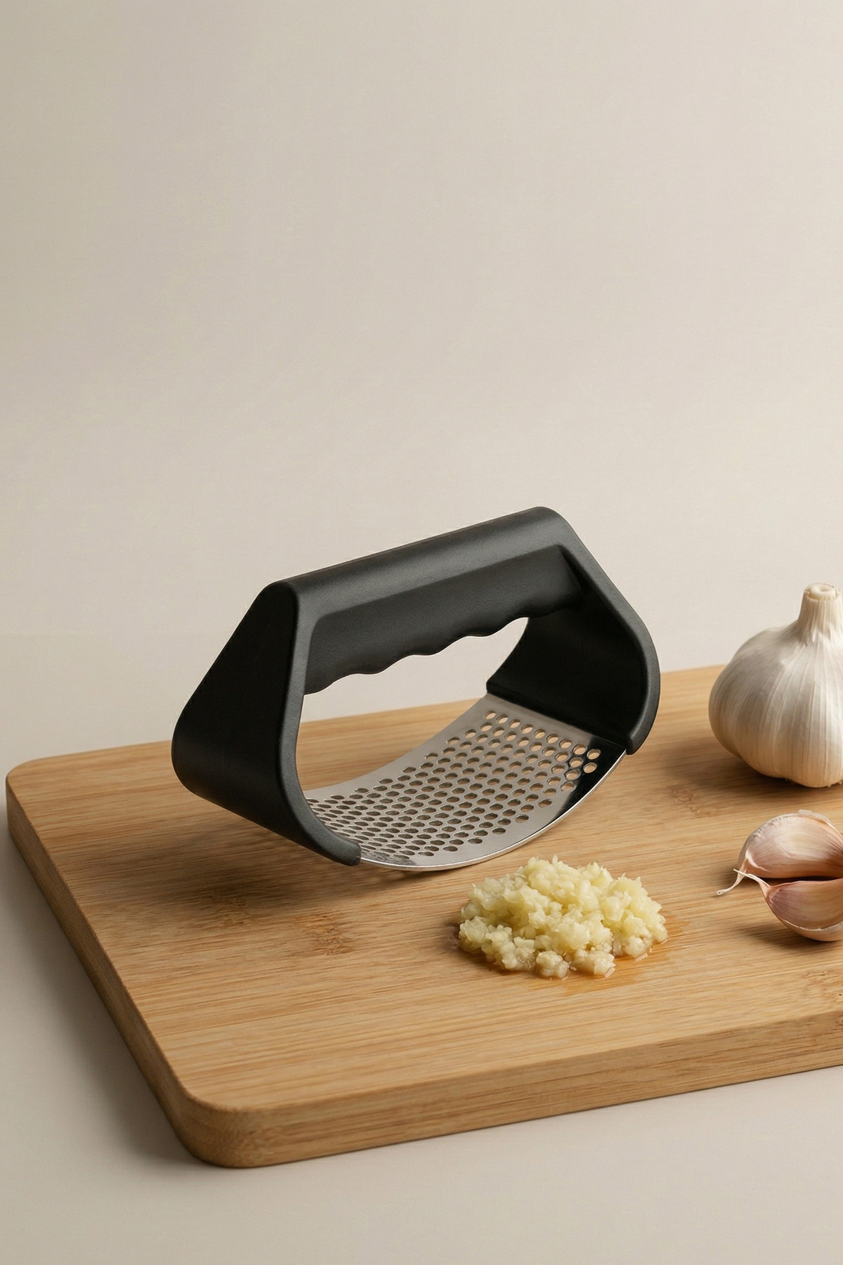 Stainless Steel Garlic Crusher – Practical Garlic Grinder & Crushing Apparatus with Ergonomic Handle