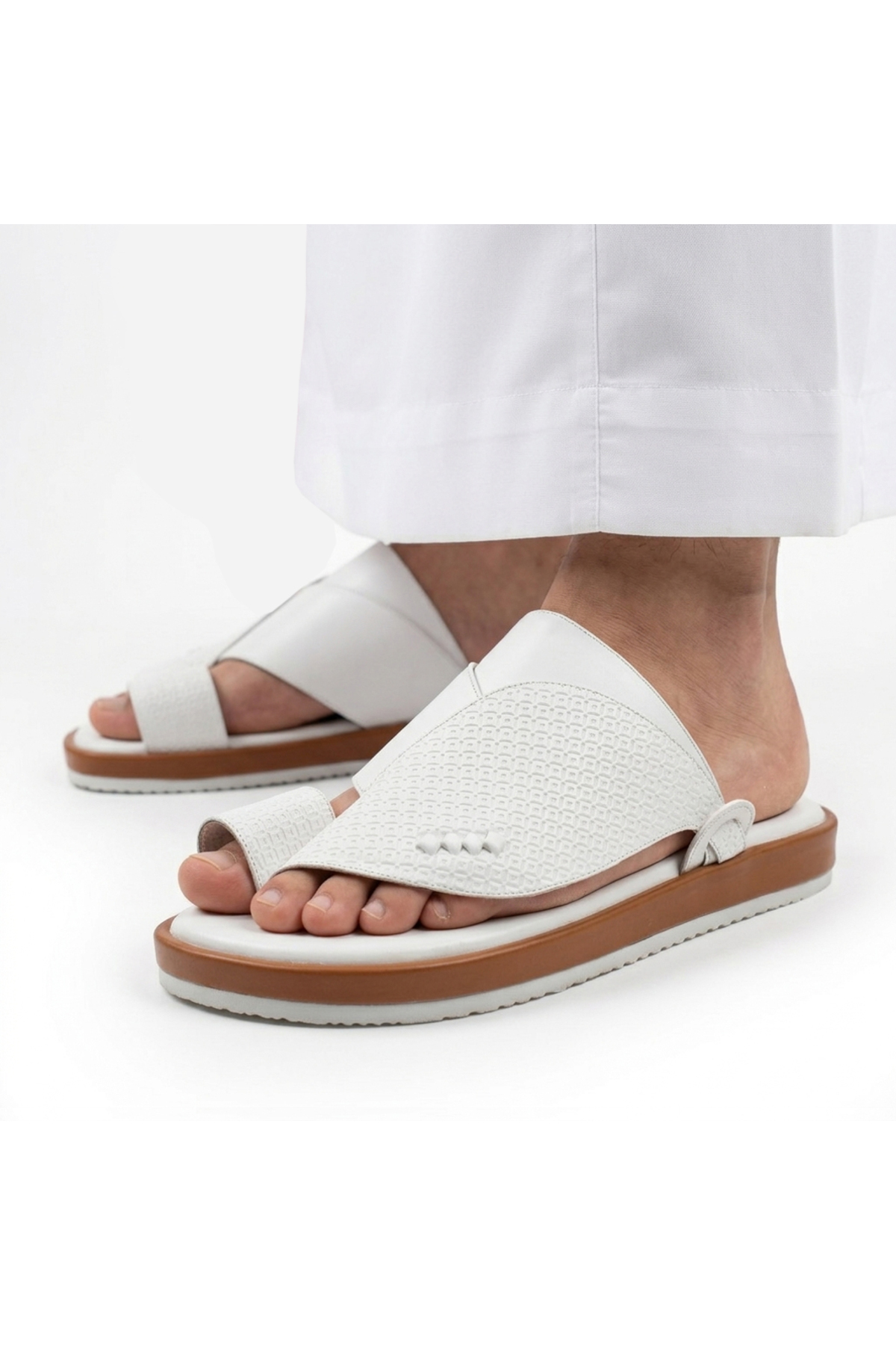 حذاء شرقي جلد